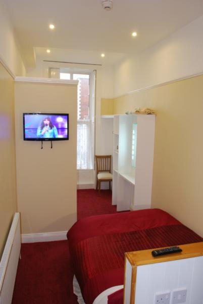 Single Room with Private Bathroom photo 1