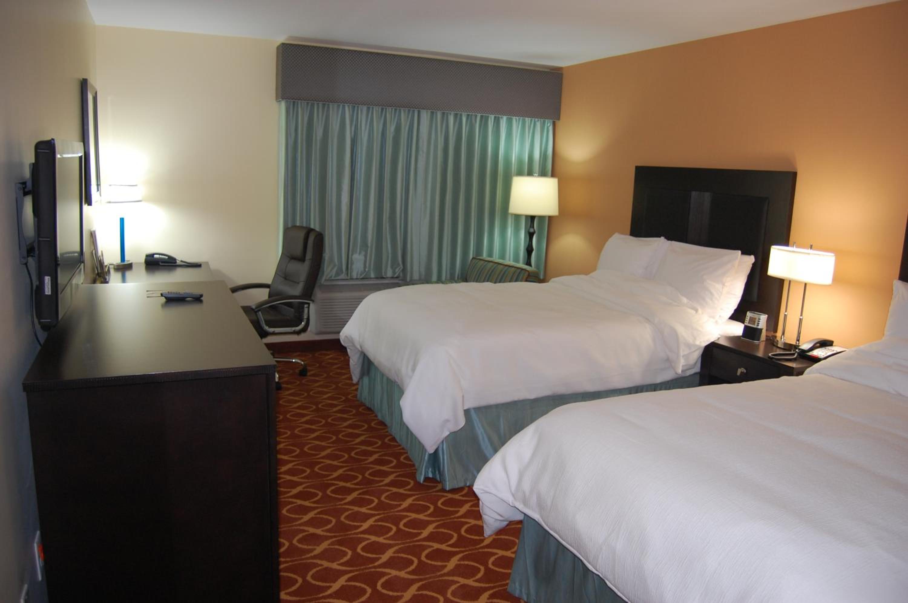 Room with Two Full Beds- Non-Smoking photo 1