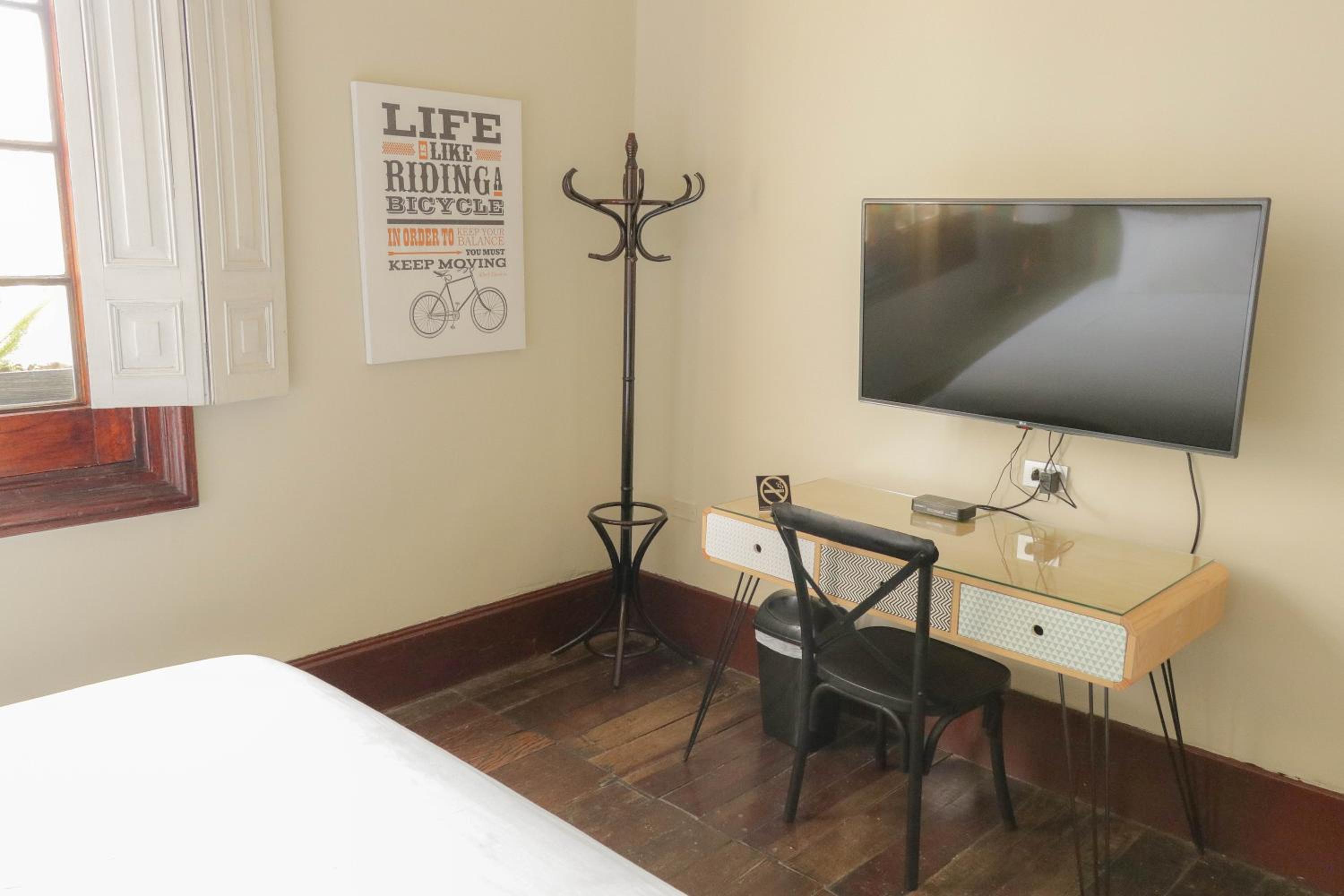 Queen Room photo 2