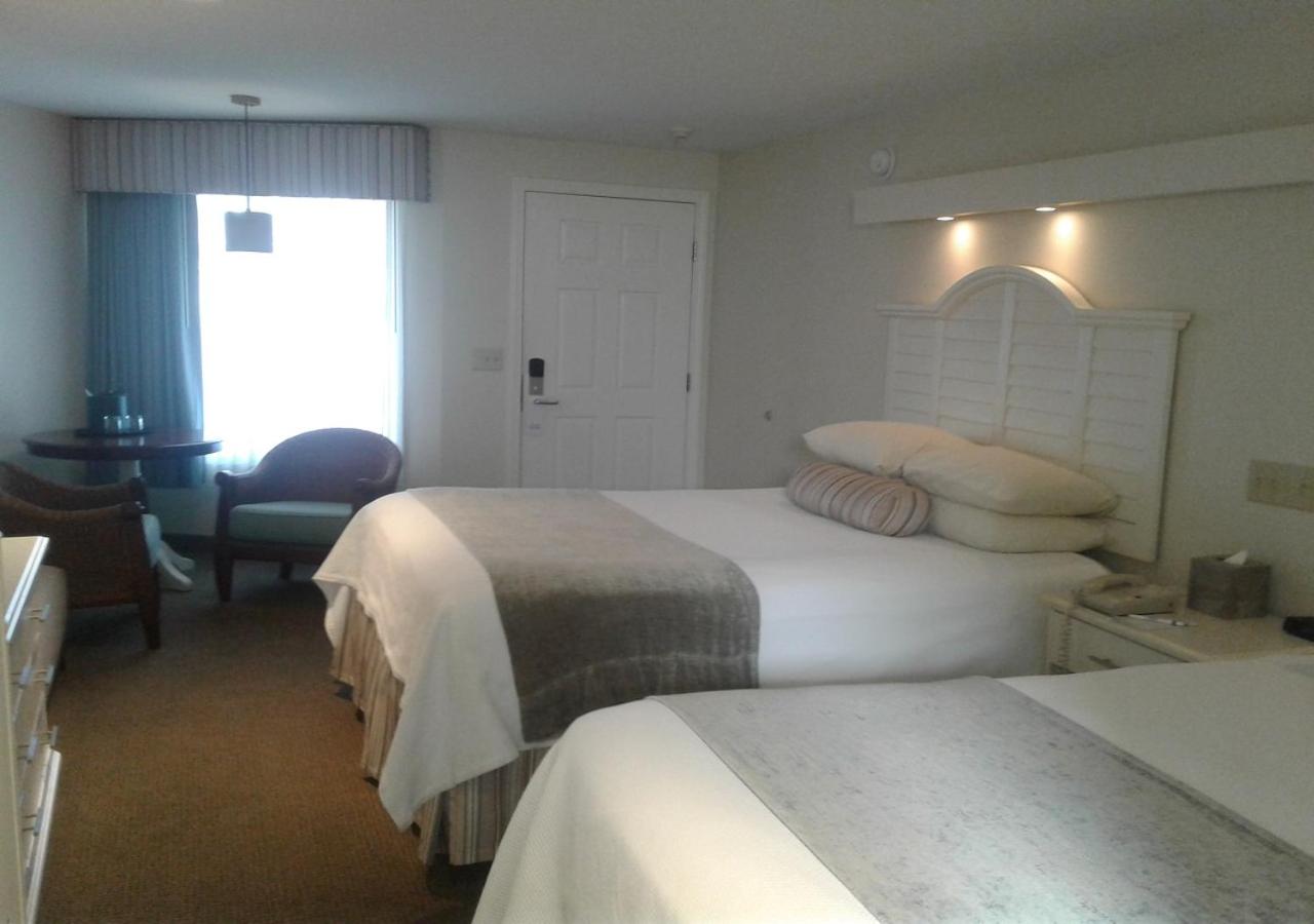Queen Room with Two Queen Beds with Limited Ocean View- 1st Floor, photo 6