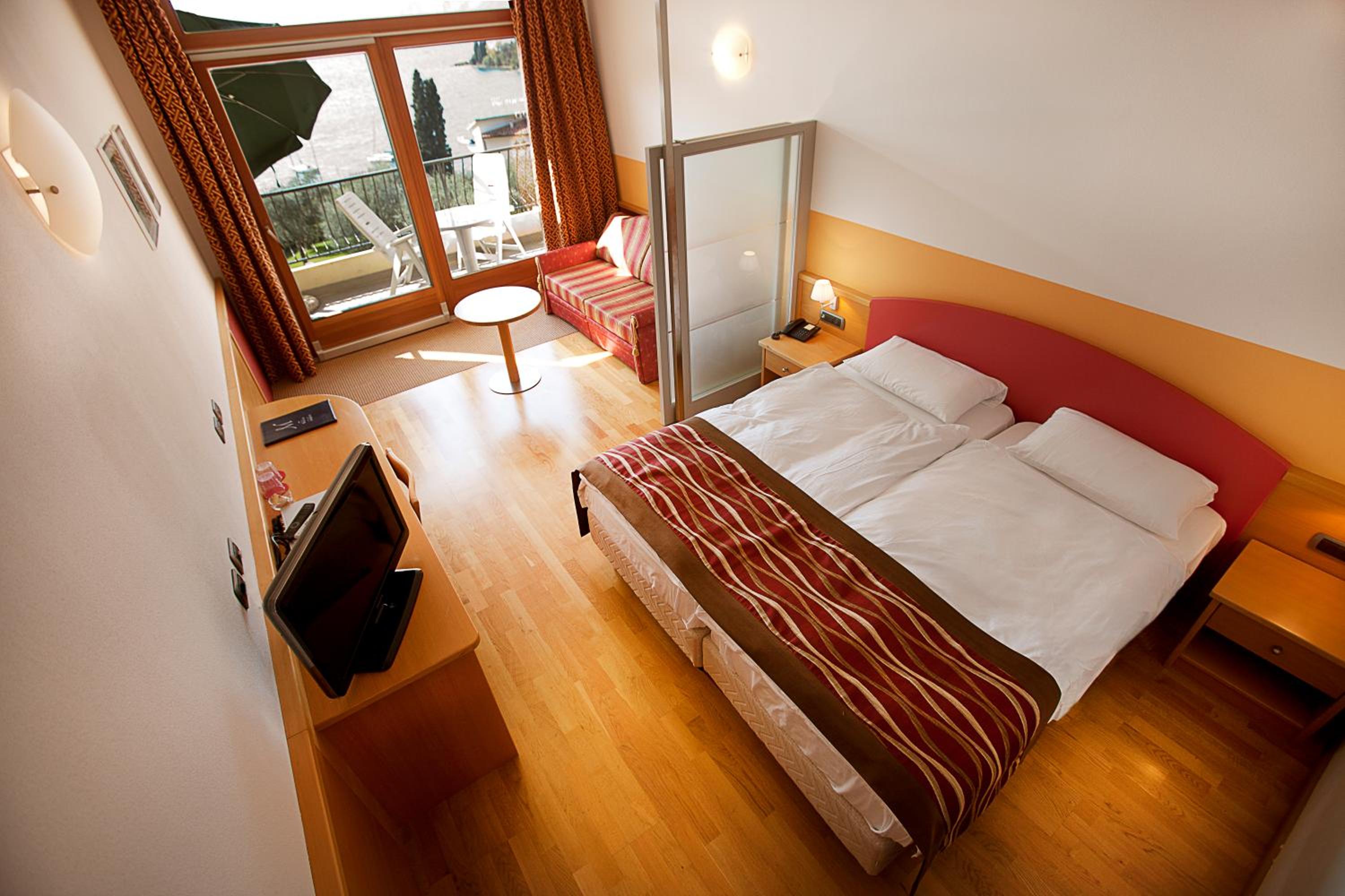 Superior Double with Balcony and Lake View photo 1