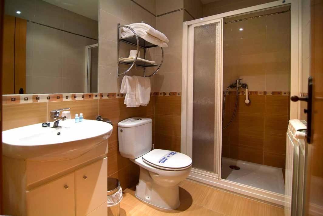 Twin Room - Photo 3