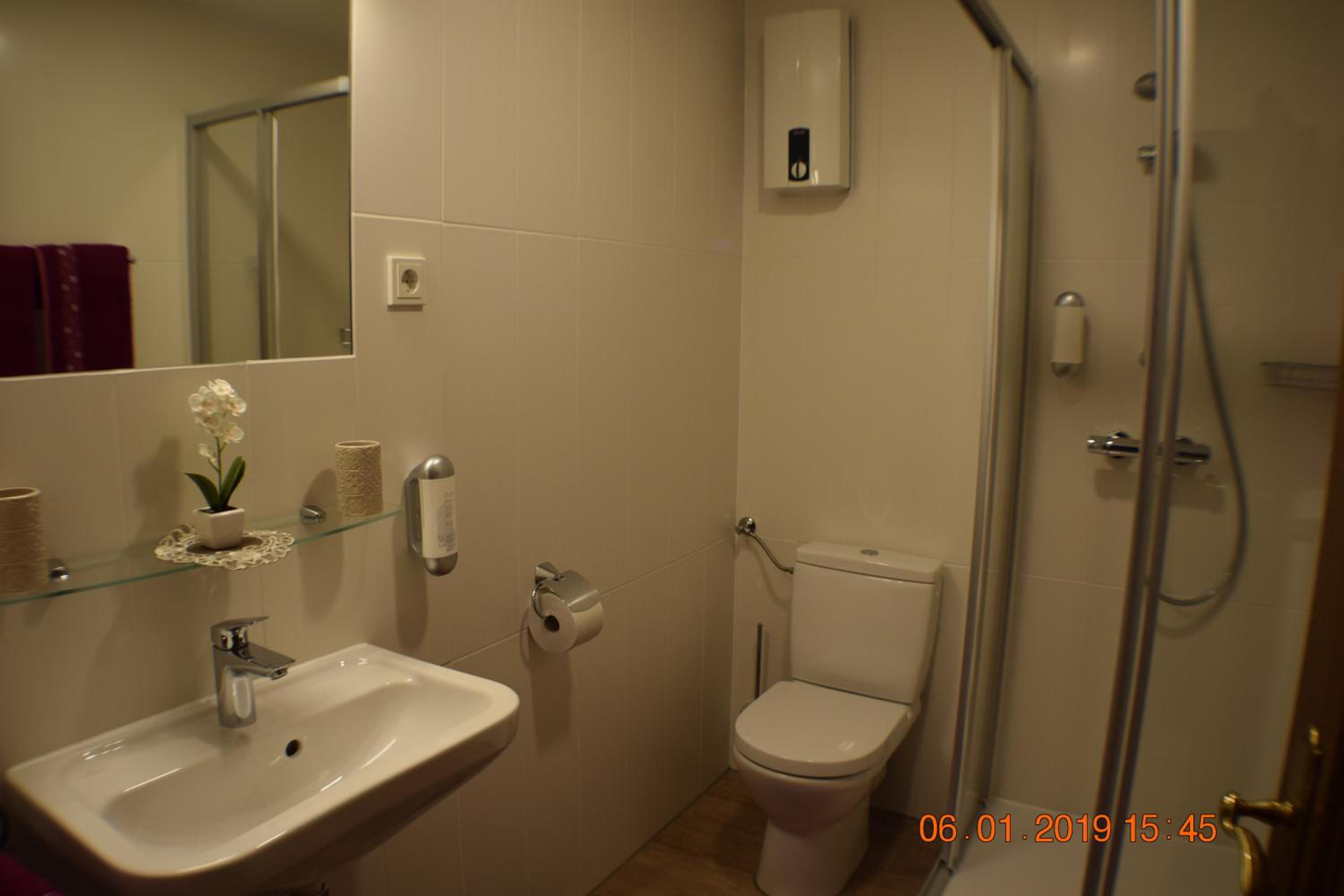 Standard Double Room - Photo 5