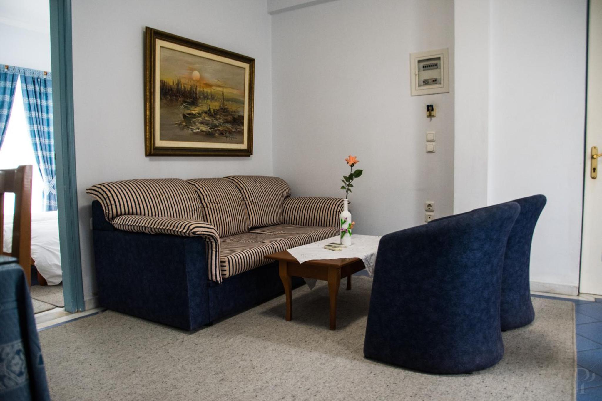 Studio Apartment - Photo 32