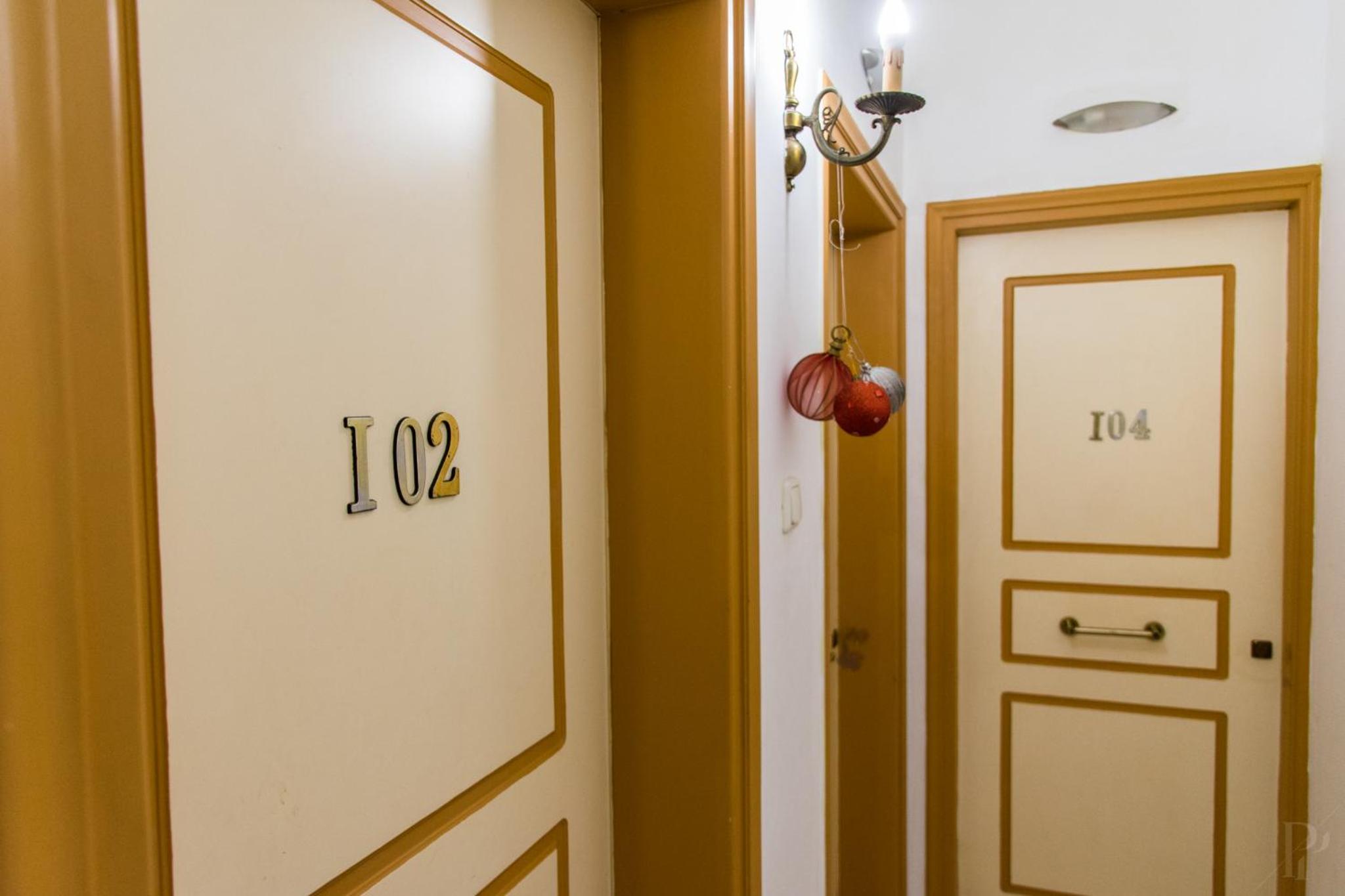 Studio Apartment - Photo 34