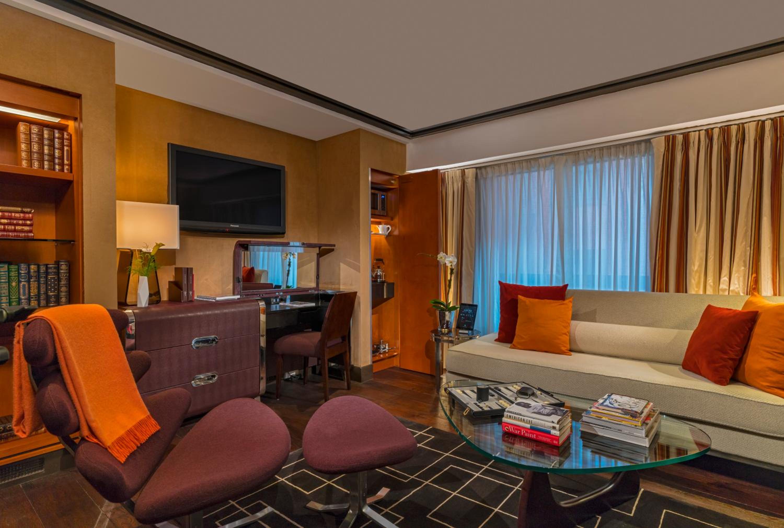 One-Bedroom Suite thumbnail 6