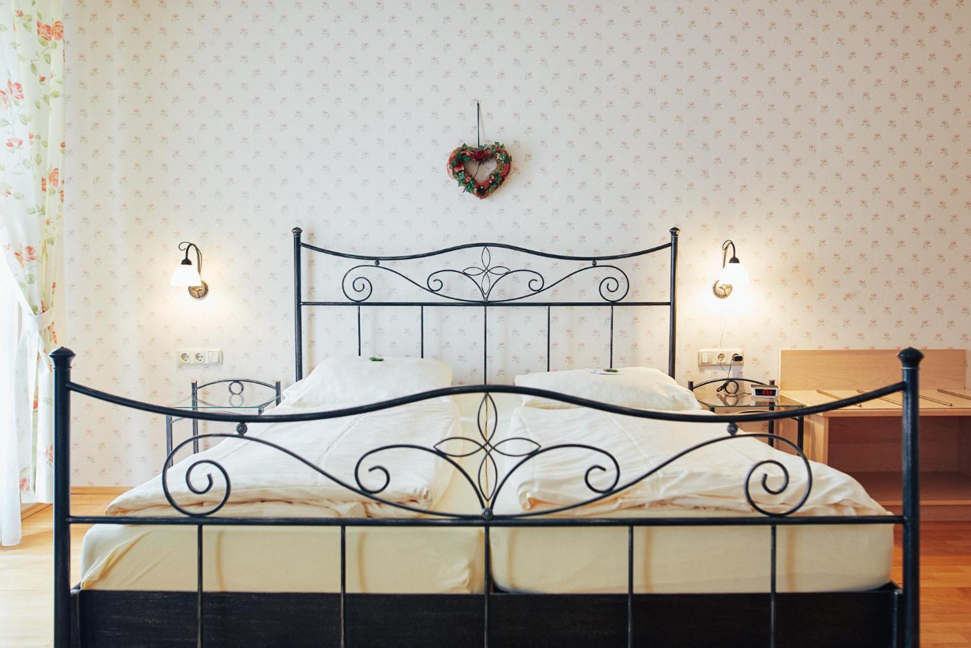 Double Room - Photo 3