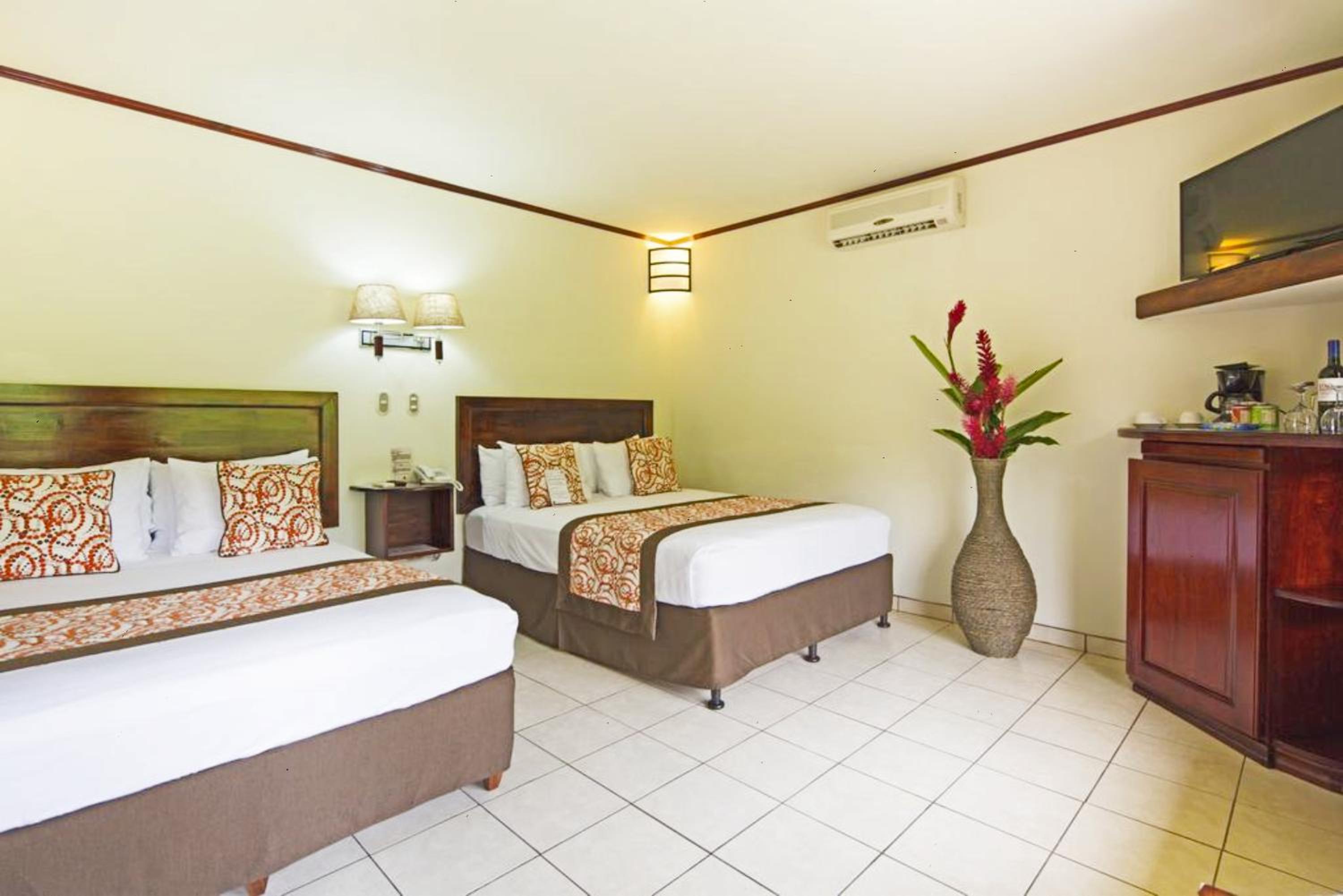 Standard Double Room with Garden View