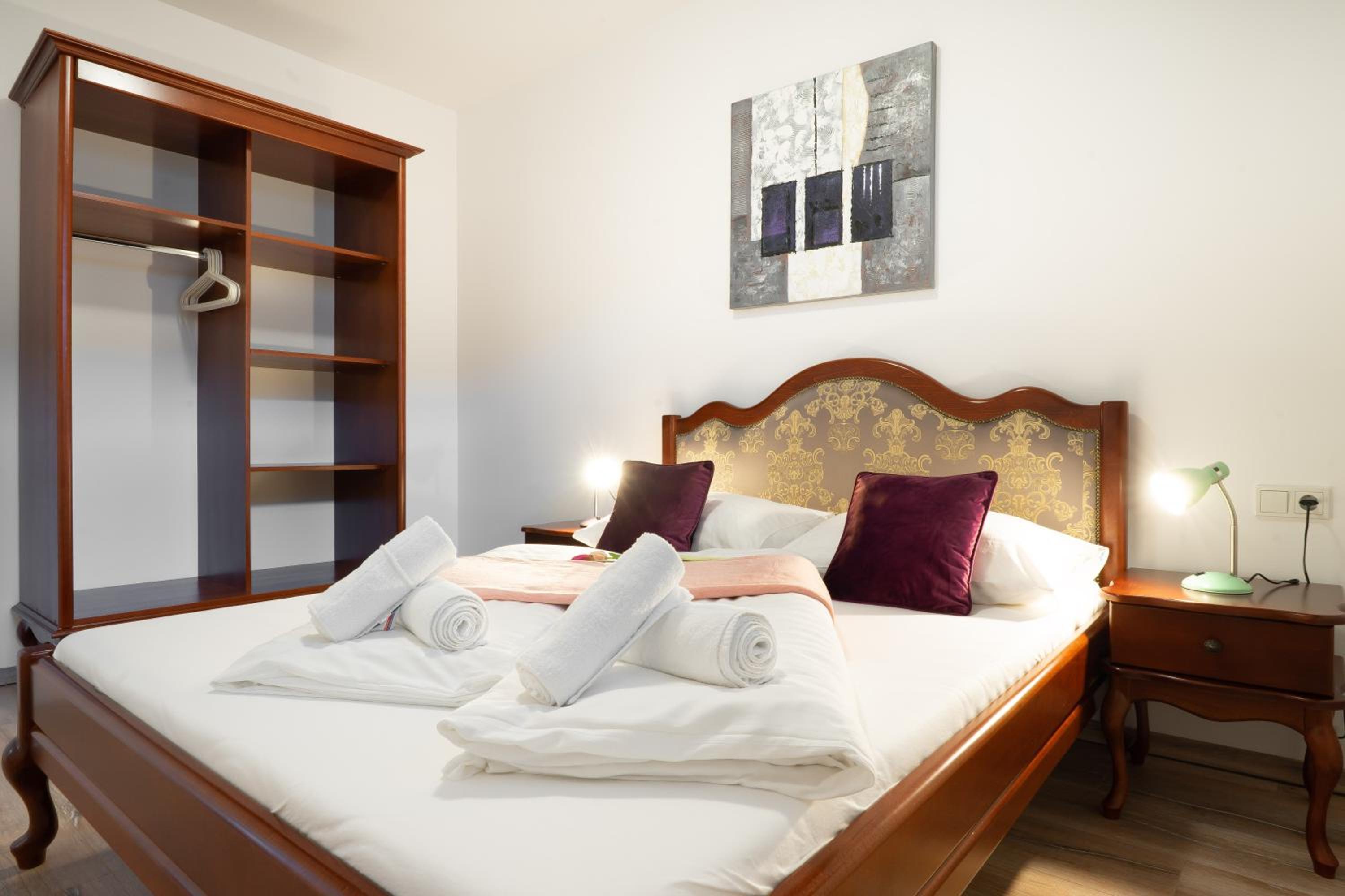 Two-Bedroom Apartment with Balcony photo 3