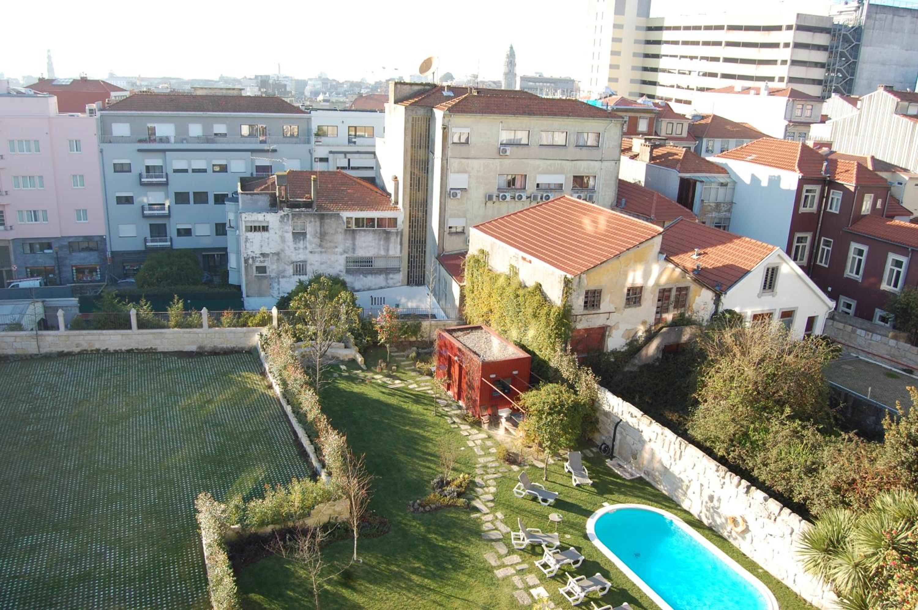 Standard One-Bedroom Apartment with Pool View photo 2