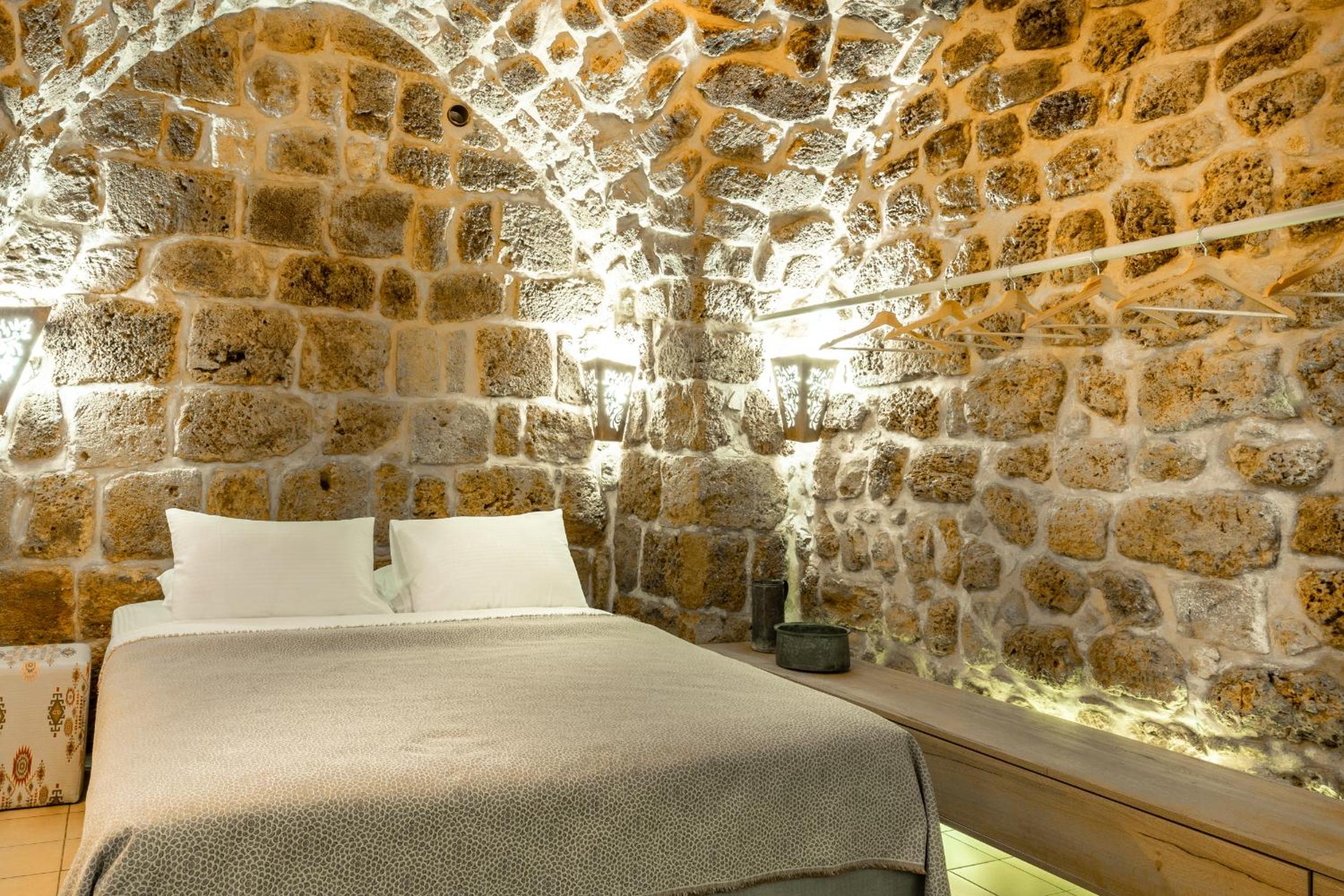 Superior Suite - Photo 12