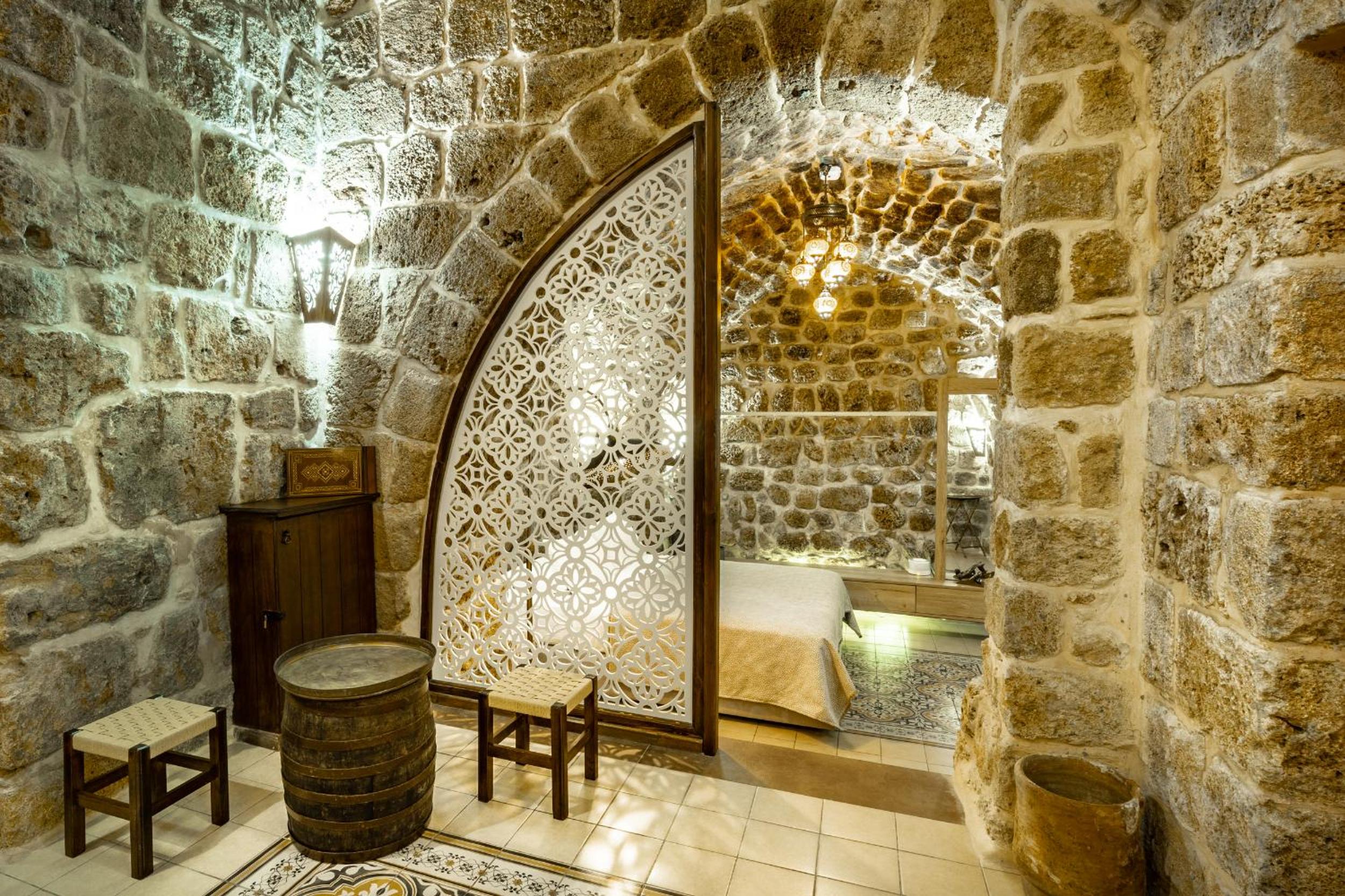 Superior Suite - Photo 13