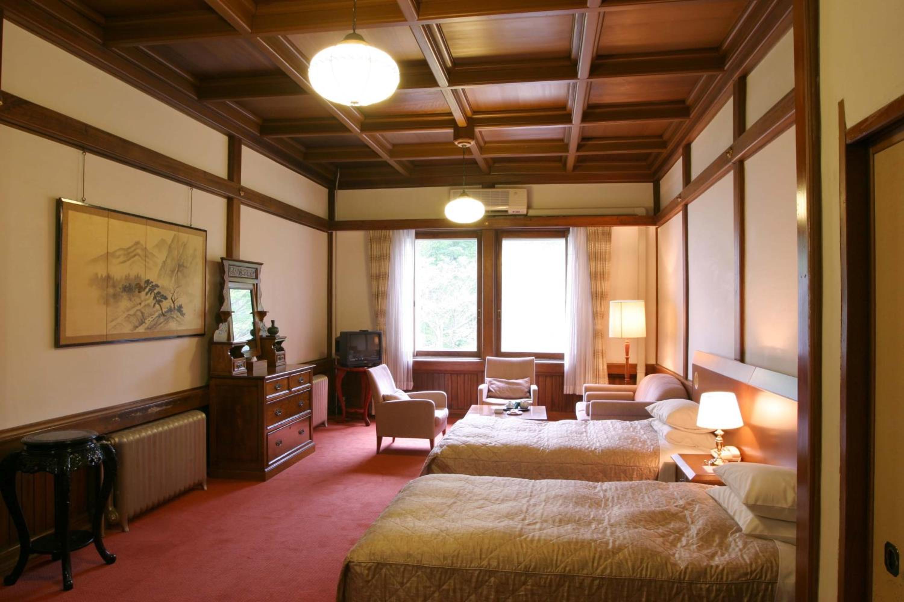 Deluxe Twin Room thumbnail 6