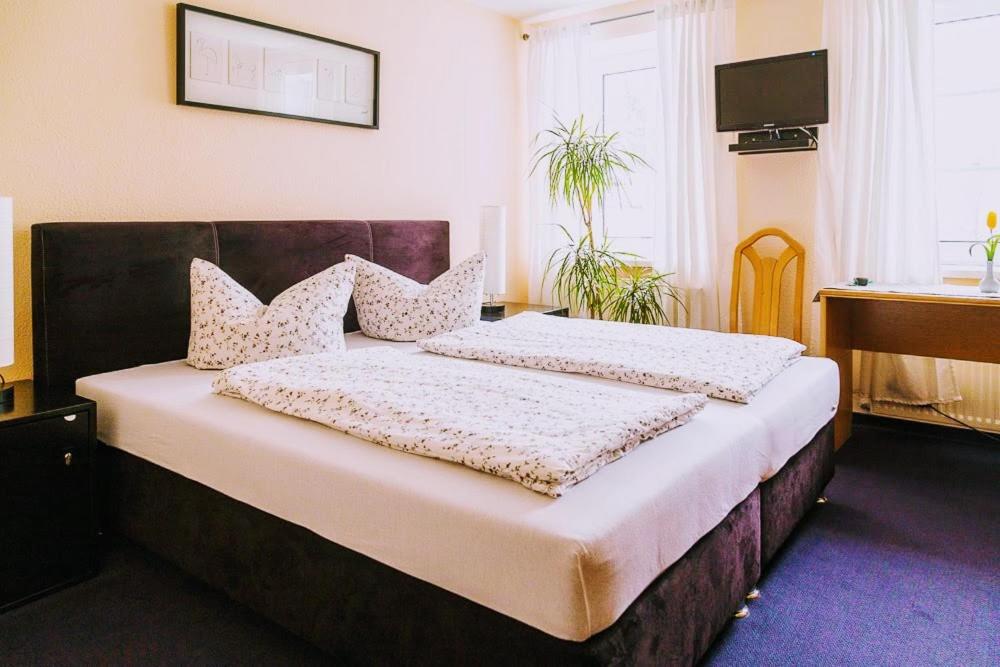 Budget Double Room photo 3