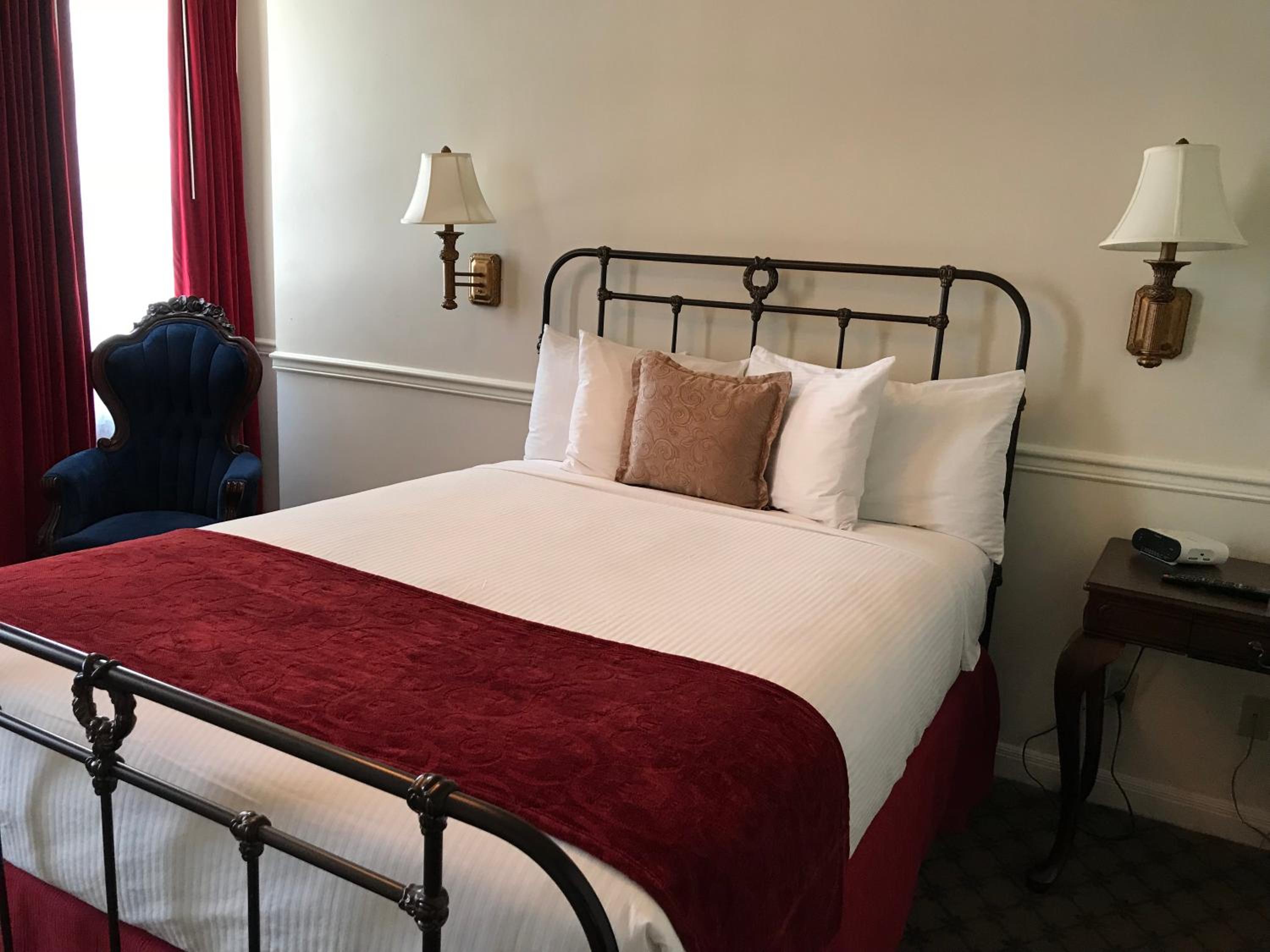 Queen Room photo 3