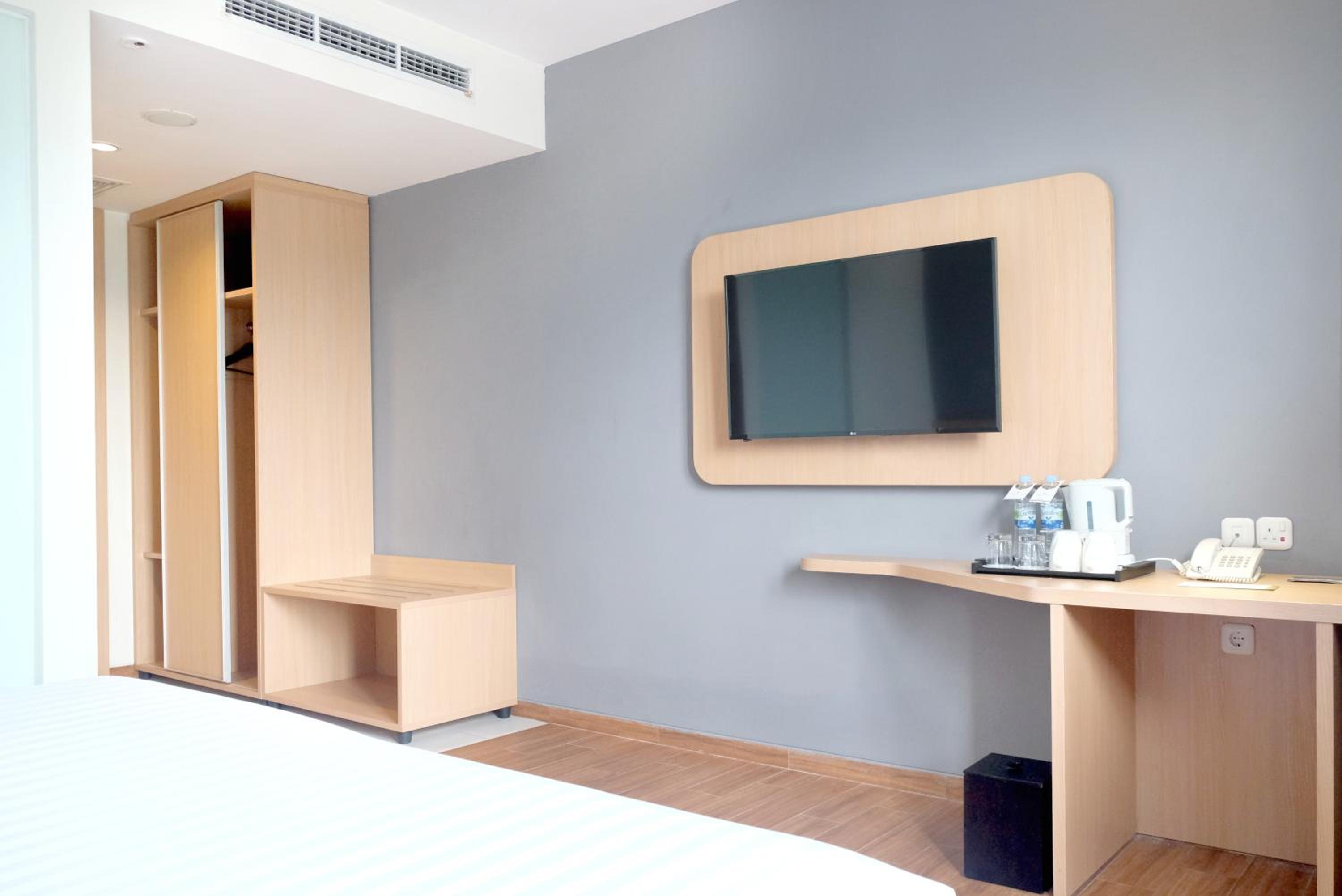  Deluxe Twin Room With Free Airport Pickup photo 1