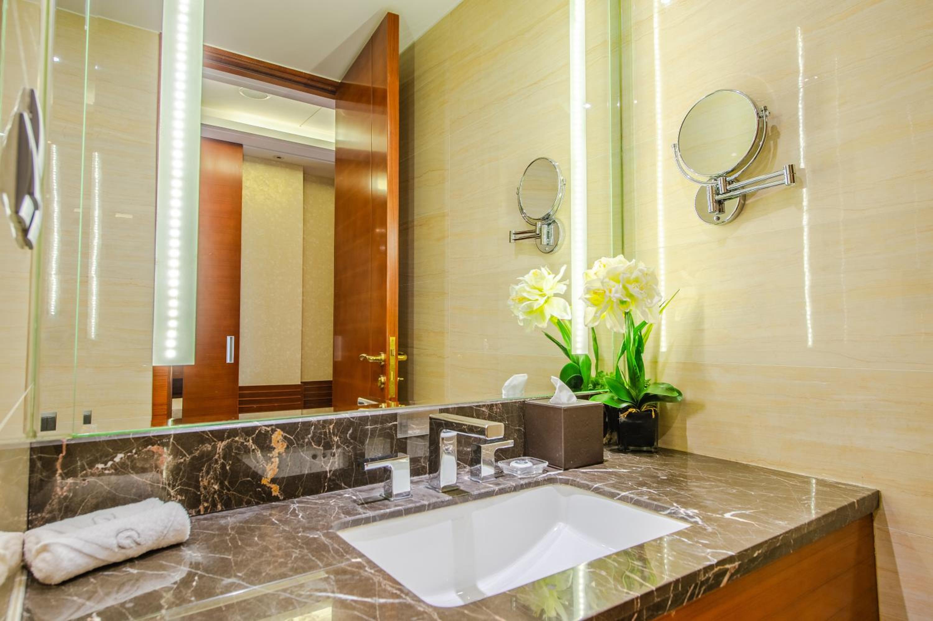 Deluxe Twin Room With Sea View photo 3