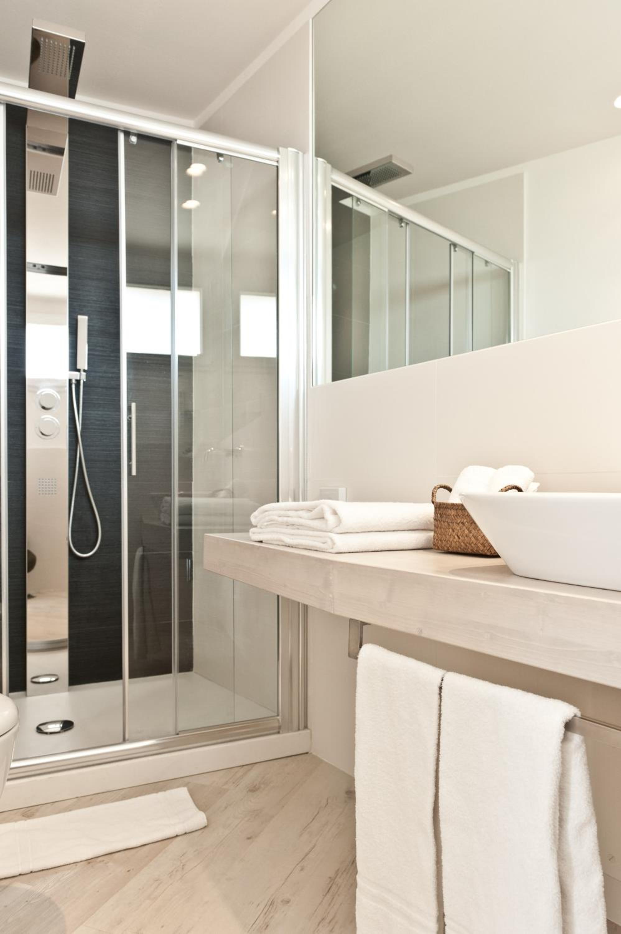Suite (4 Adults) photo 3