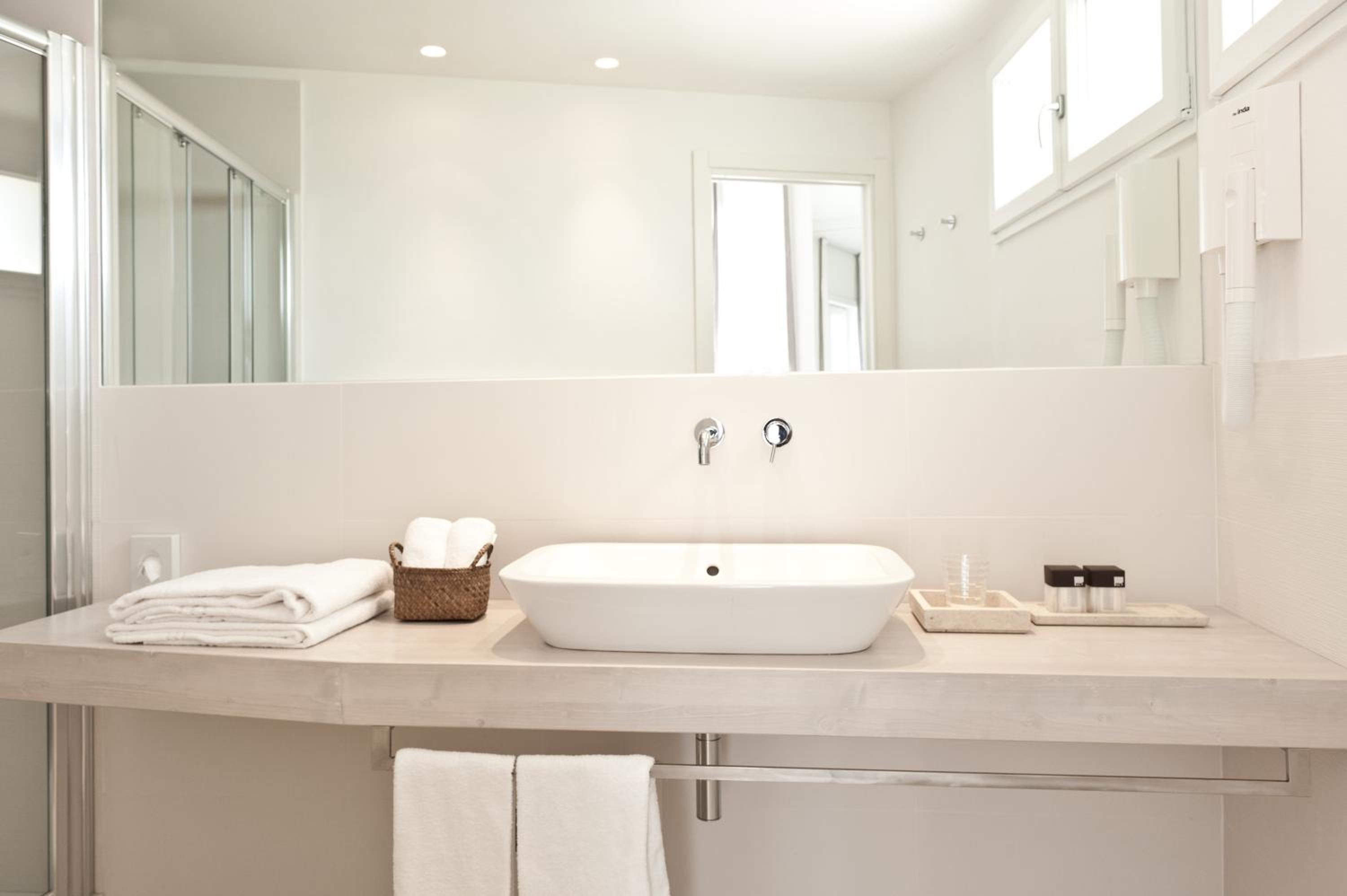 Suite (4 Adults) photo 2