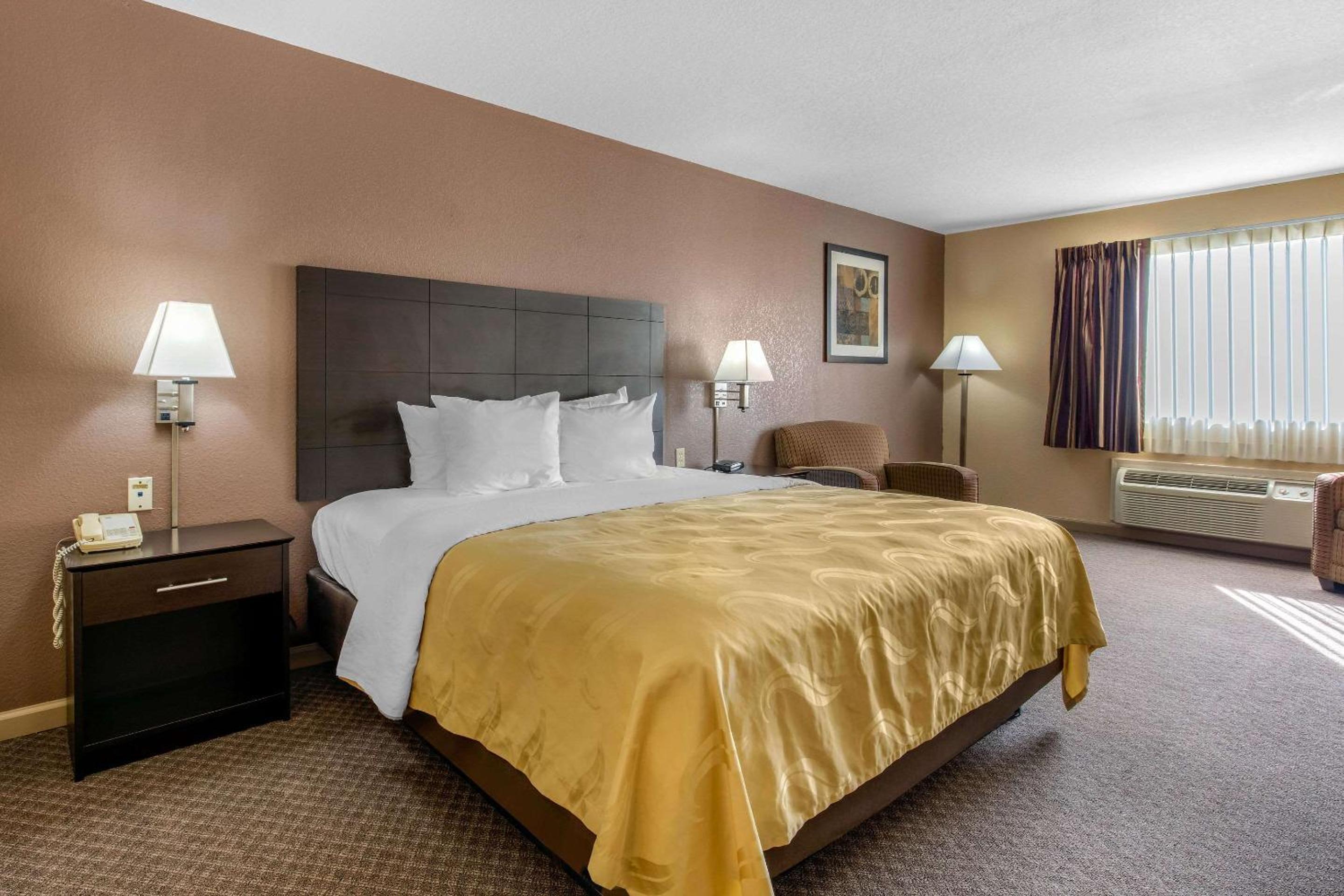 King Room - Non-Smoking - Photo 1
