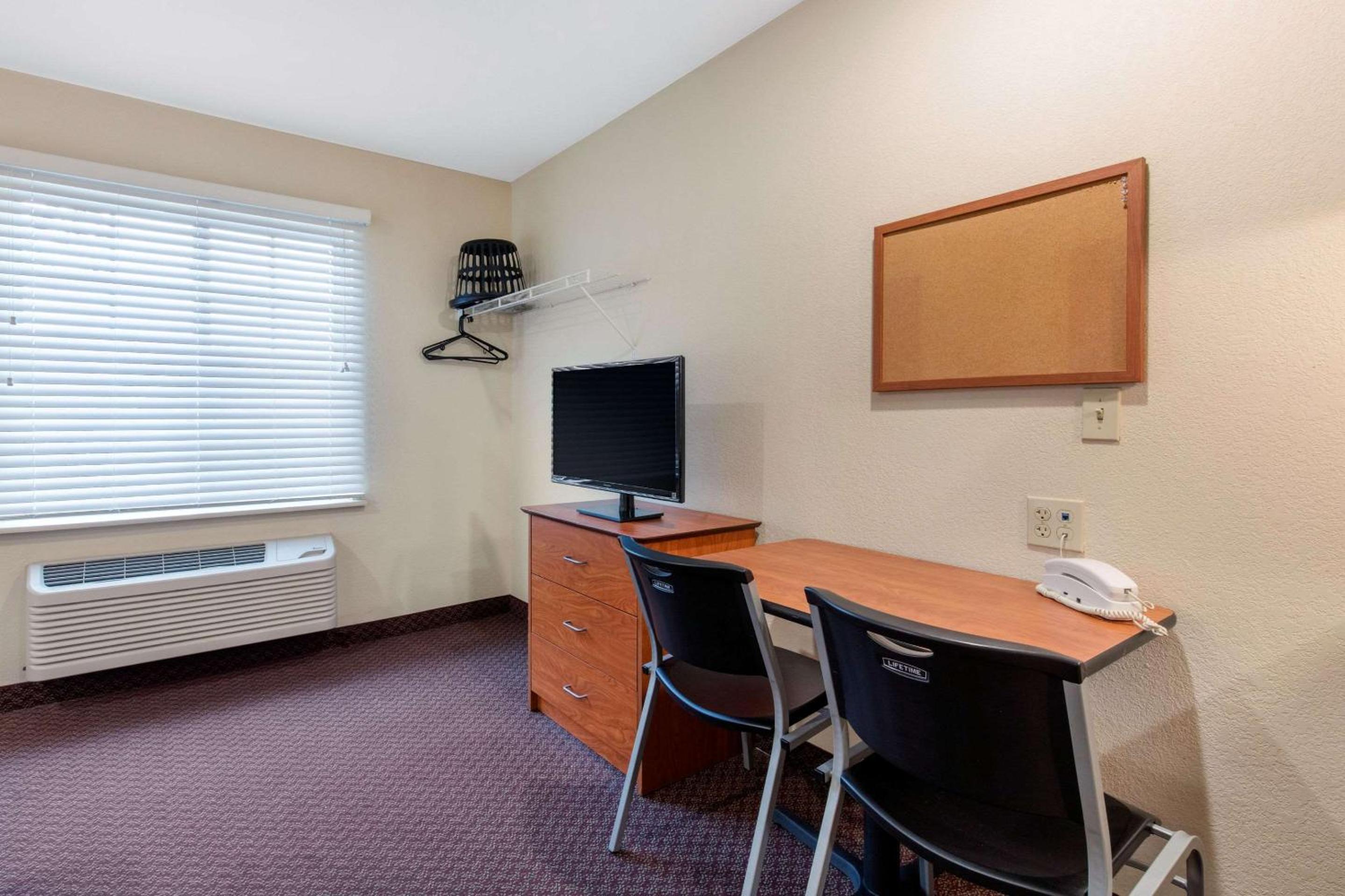 Deluxe Queen Room - Non Smoking  photo 1