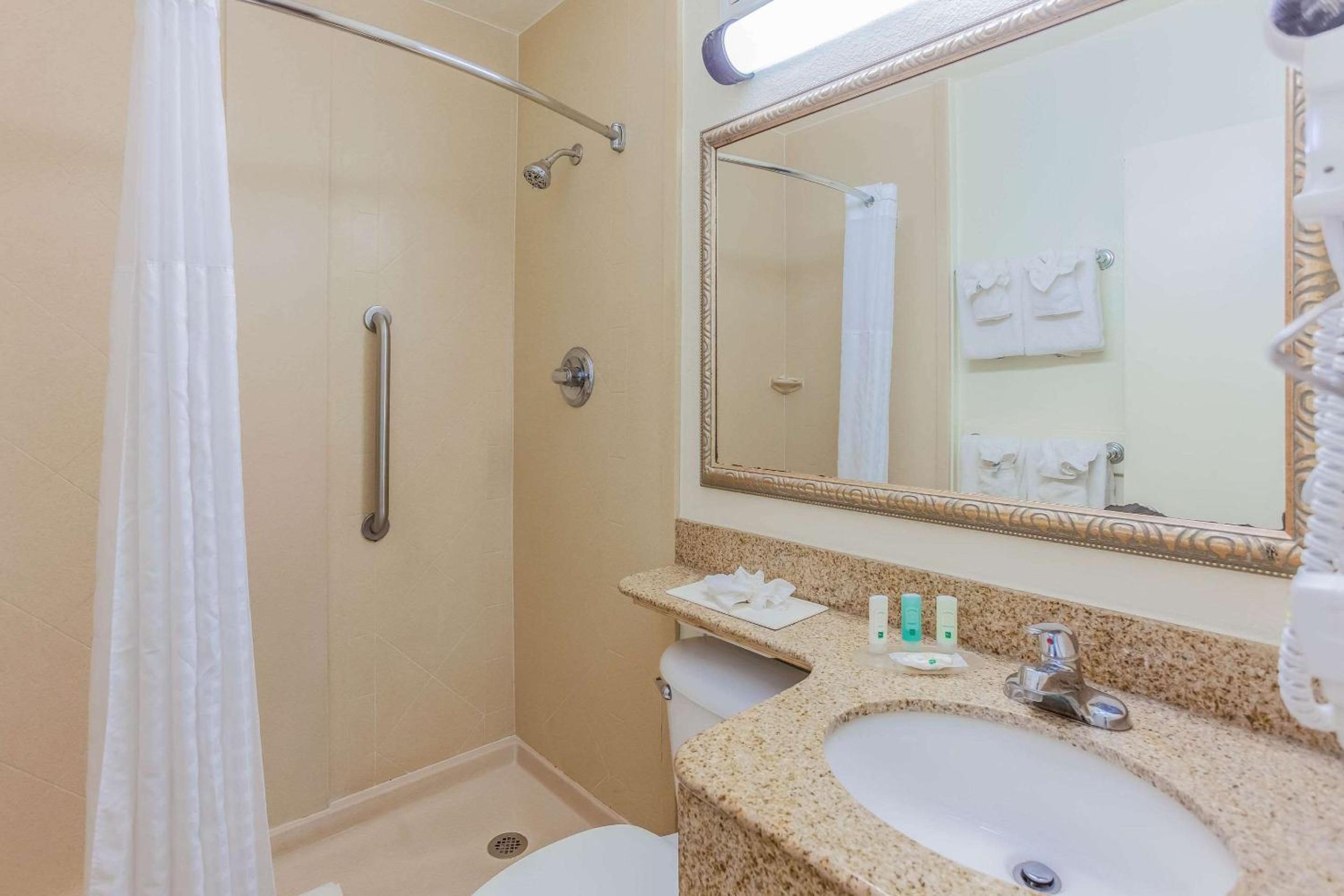 Deluxe Queen Room with Two Queen Beds Street View - Photo 6