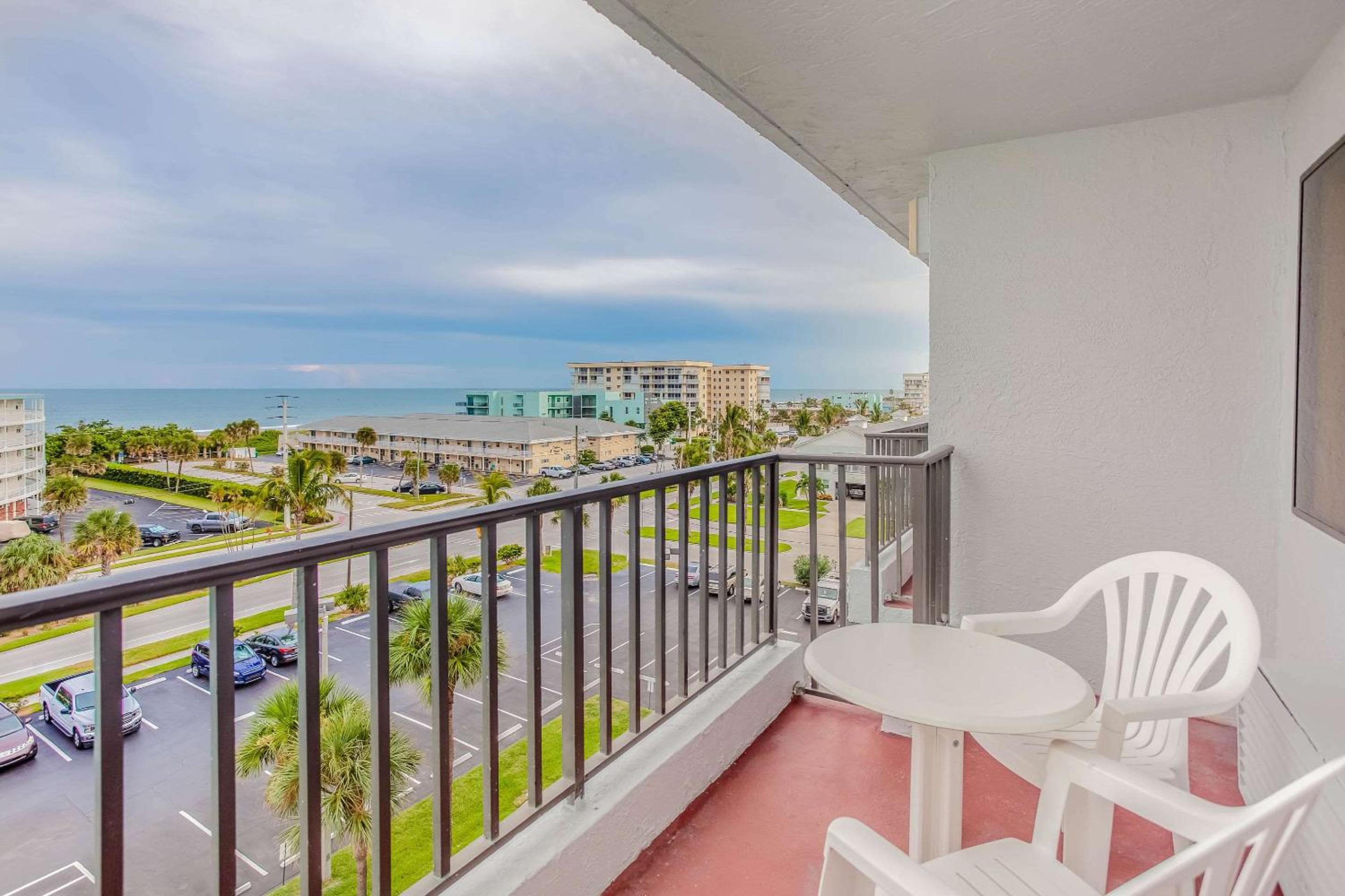Queen Suite with Two Queen Beds and Partial Ocean View - Photo 4