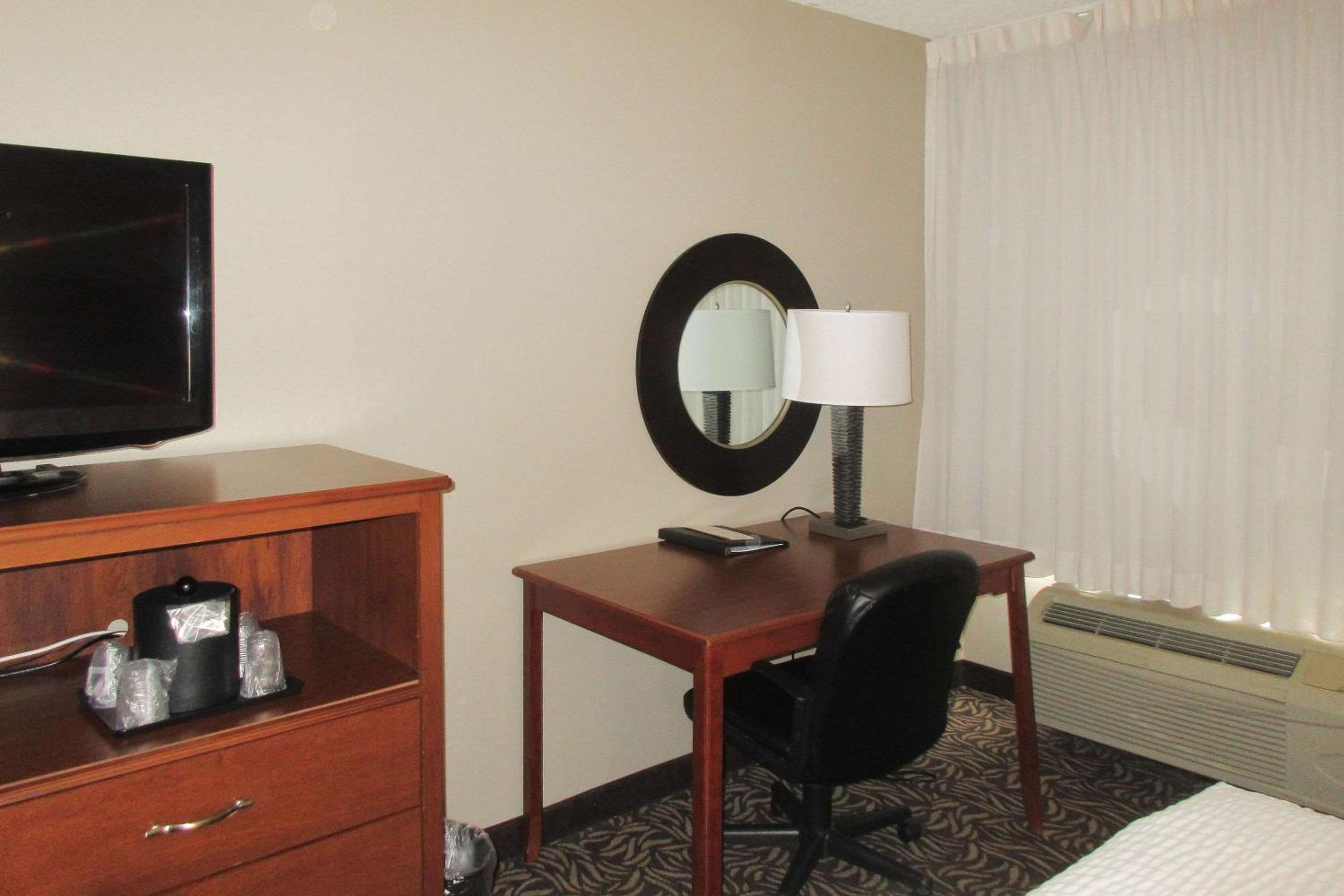 Double Room with Two Double Beds - Non-Smoking - Photo 7