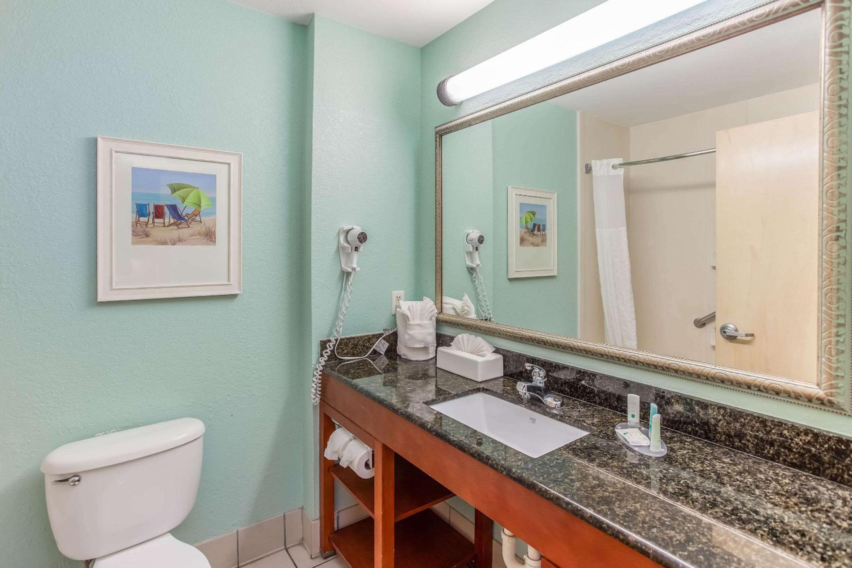 Queen Suite with Two Queen Beds and Partial Ocean View - Photo 2