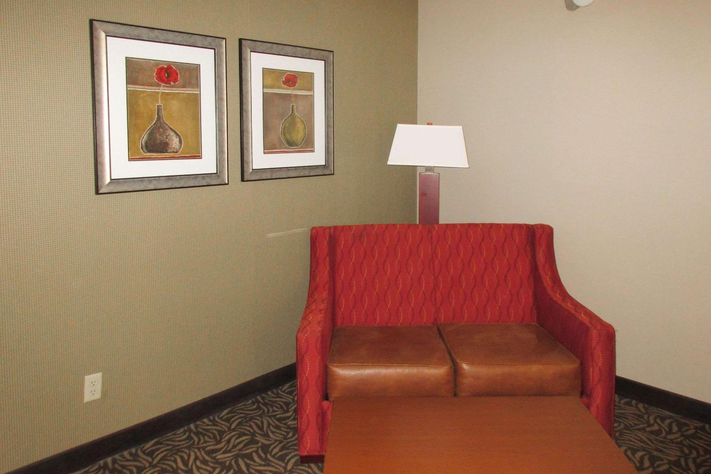 Suite with Seating Area - Photo 7