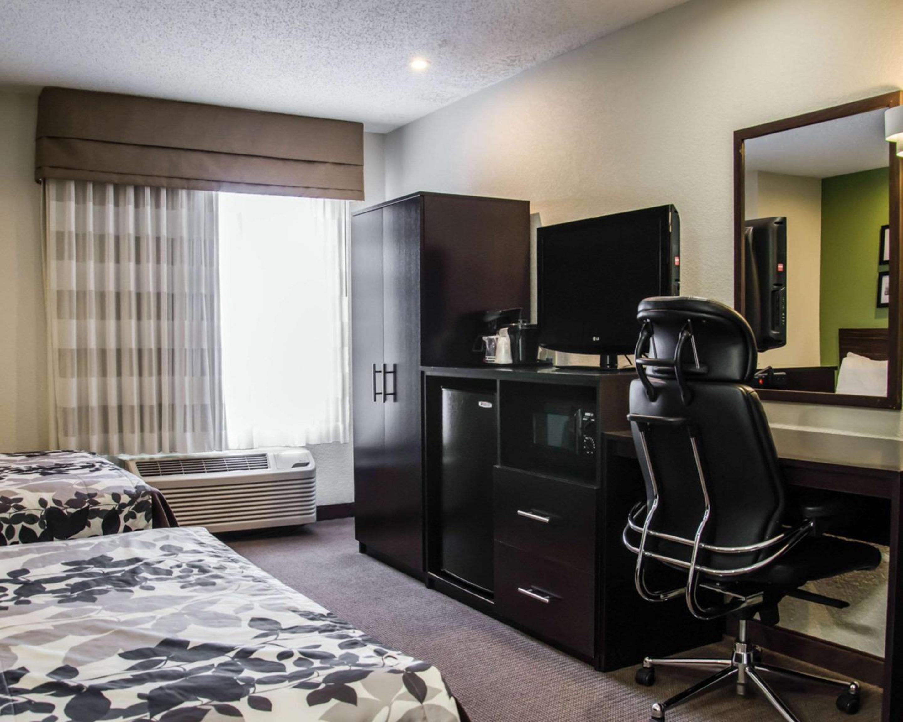 Double Room with Two Double Beds - Non-Smoking - Photo 2