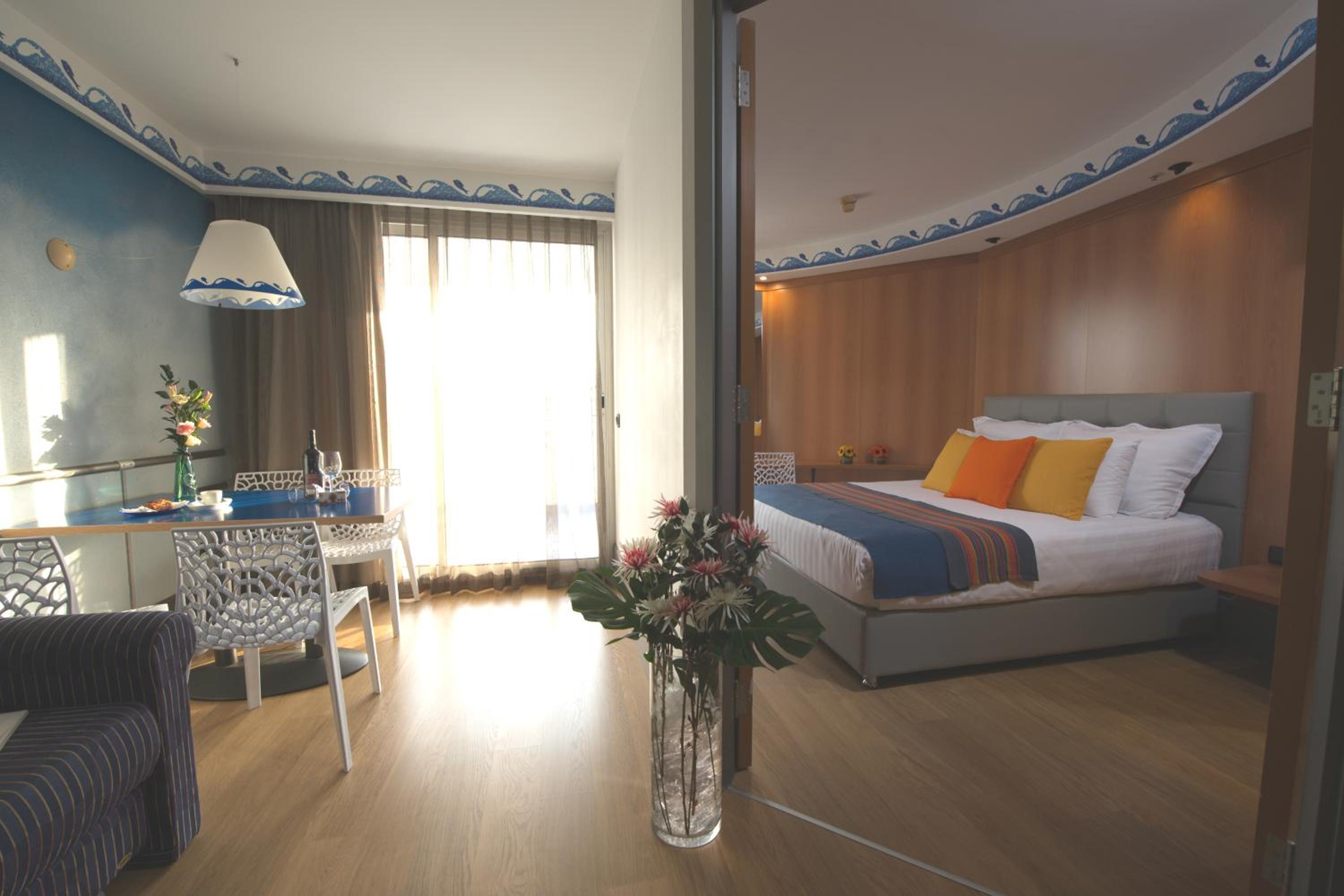 Superior Deluxe Suite - 2 Room+Balcony & Kitchenette - 164 ft² 4 Adult+1 Child photo 2