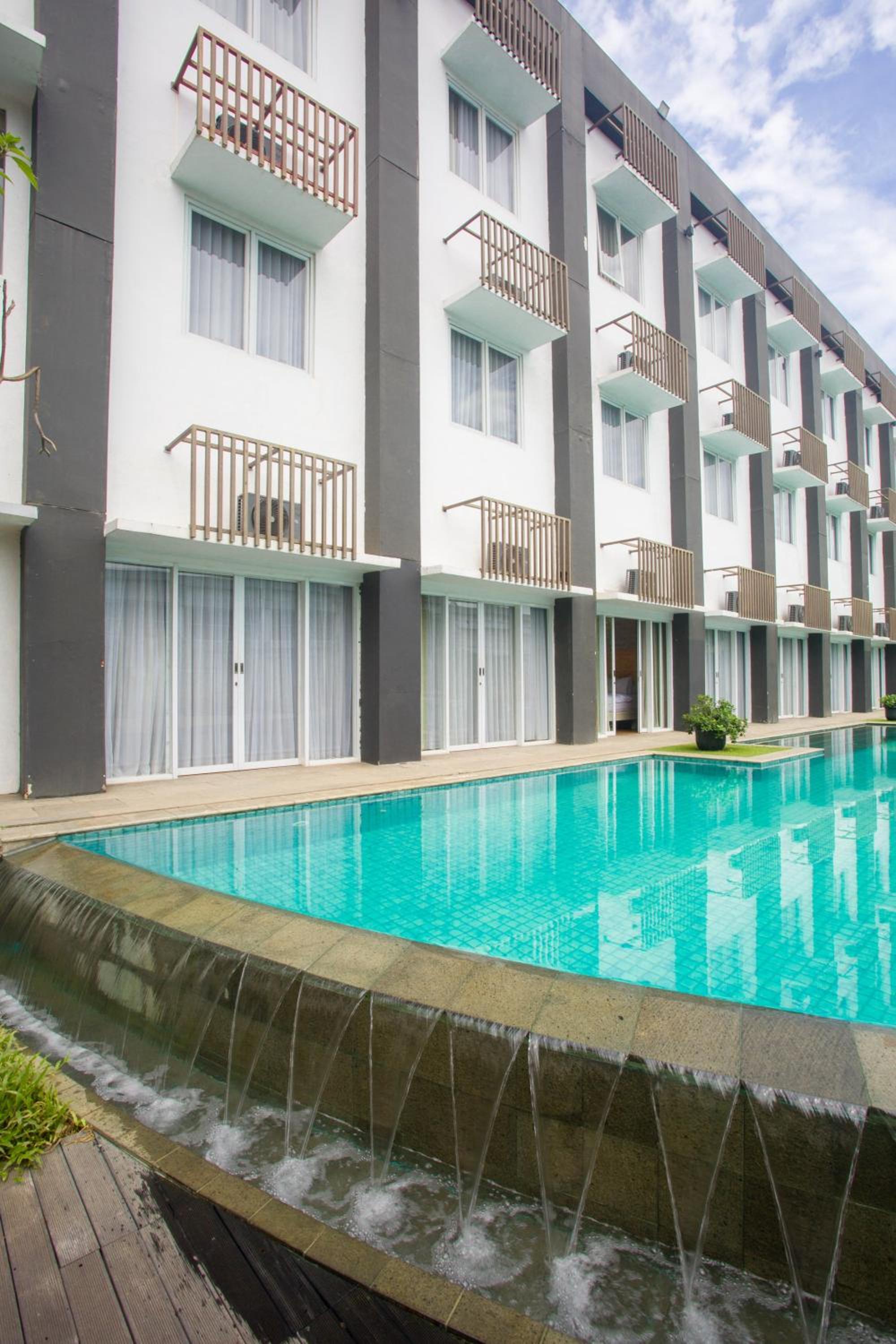 Deluxe Double Room with Pool Access photo 2