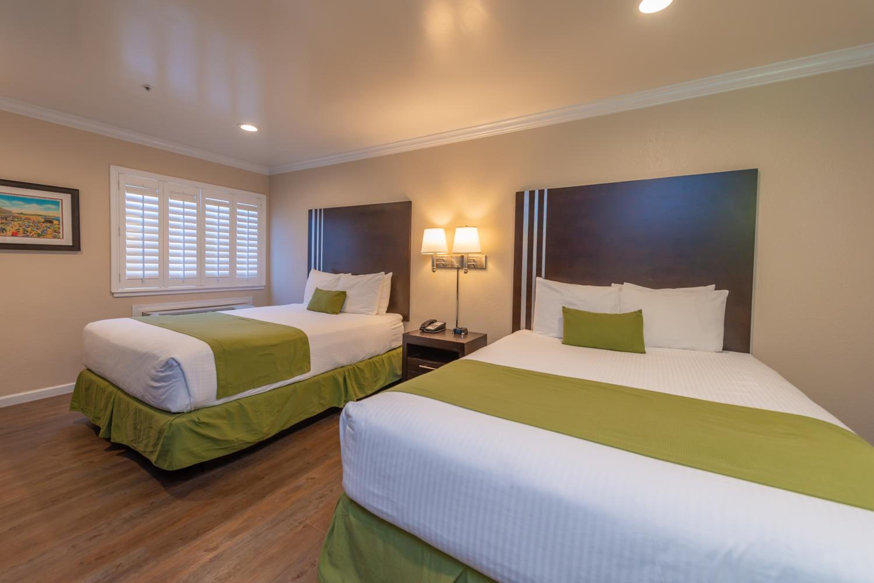 Queen Room with Two Queen Beds - Photo 7