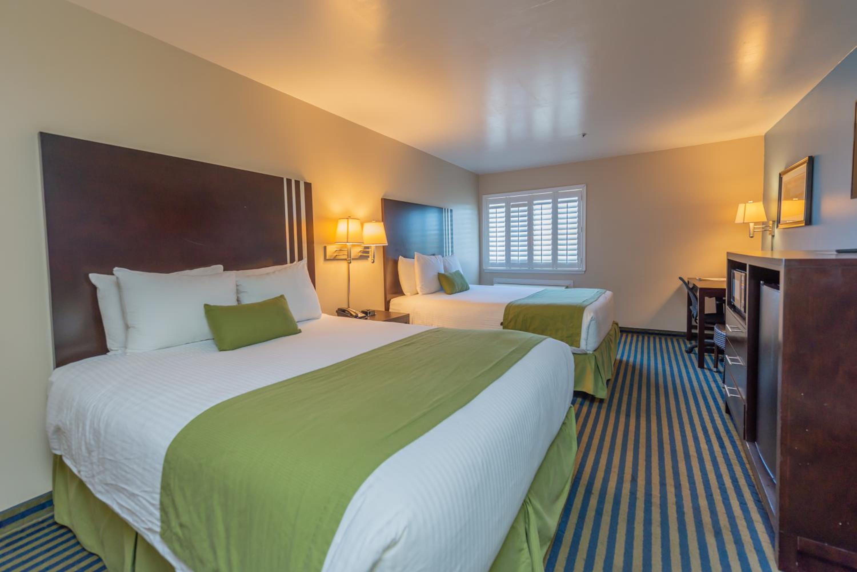 Queen Room with Two Queen Beds - Photo 10