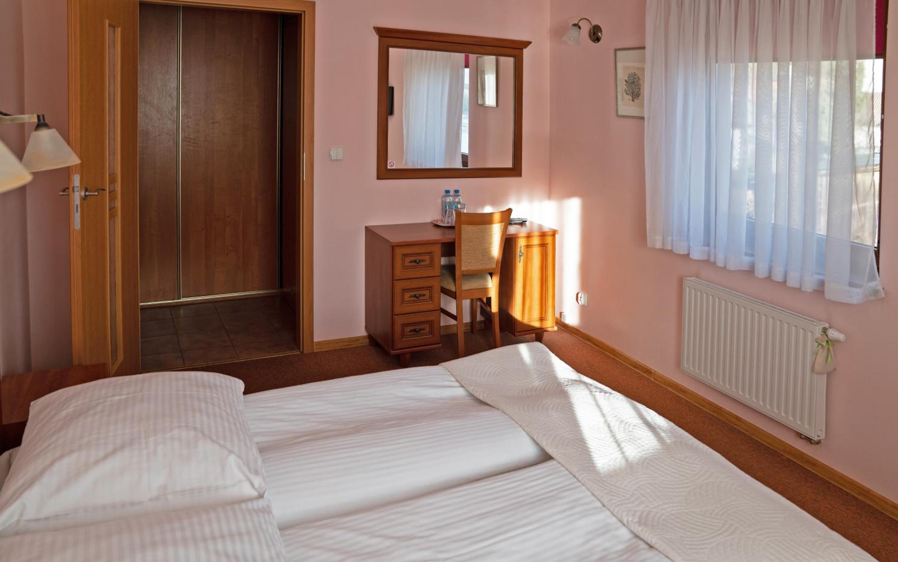 Double Room with River View - Photo 1