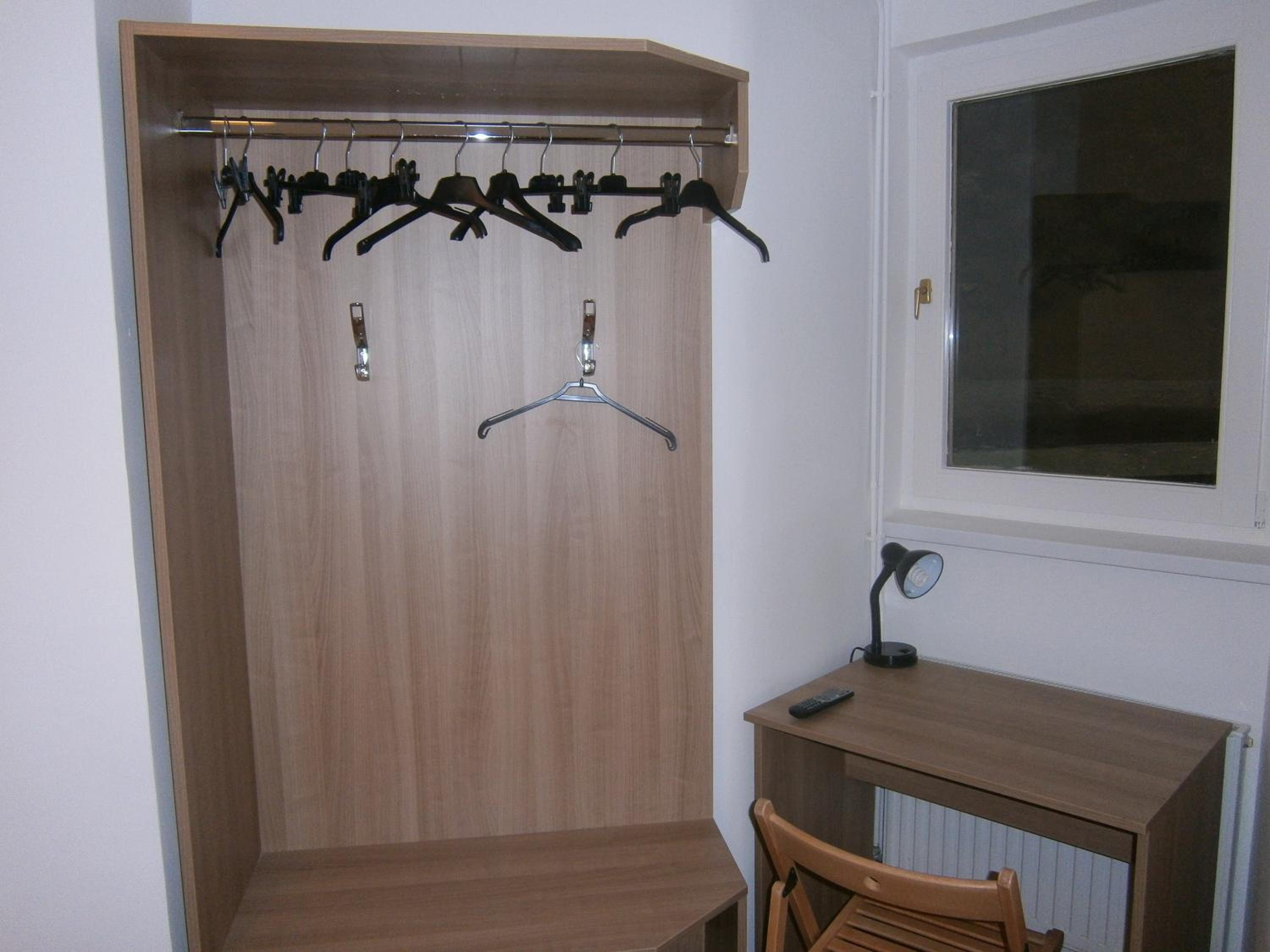 Twin Room - Photo 4