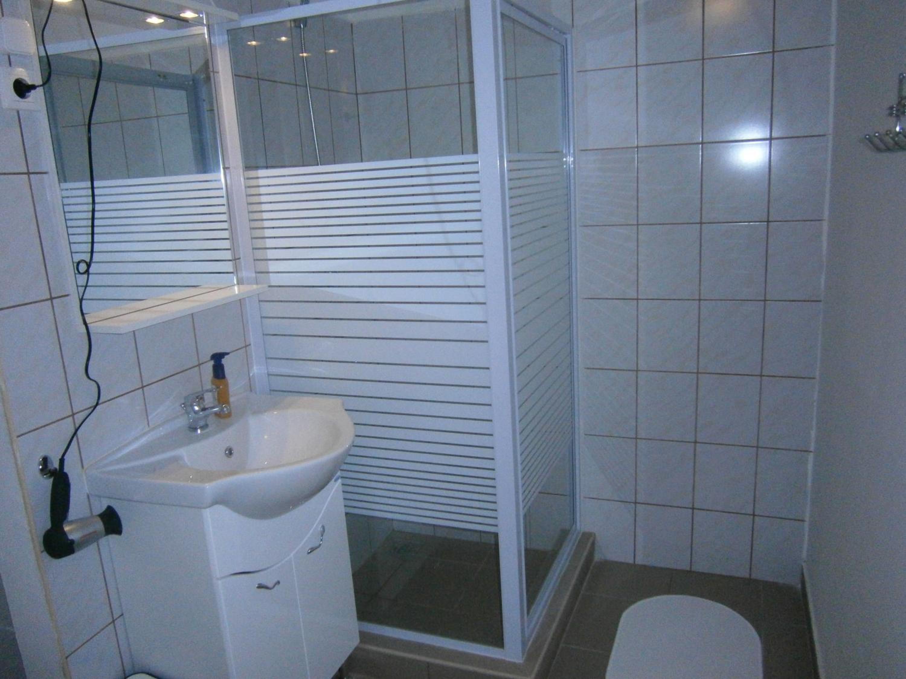 Twin Room - Photo 6