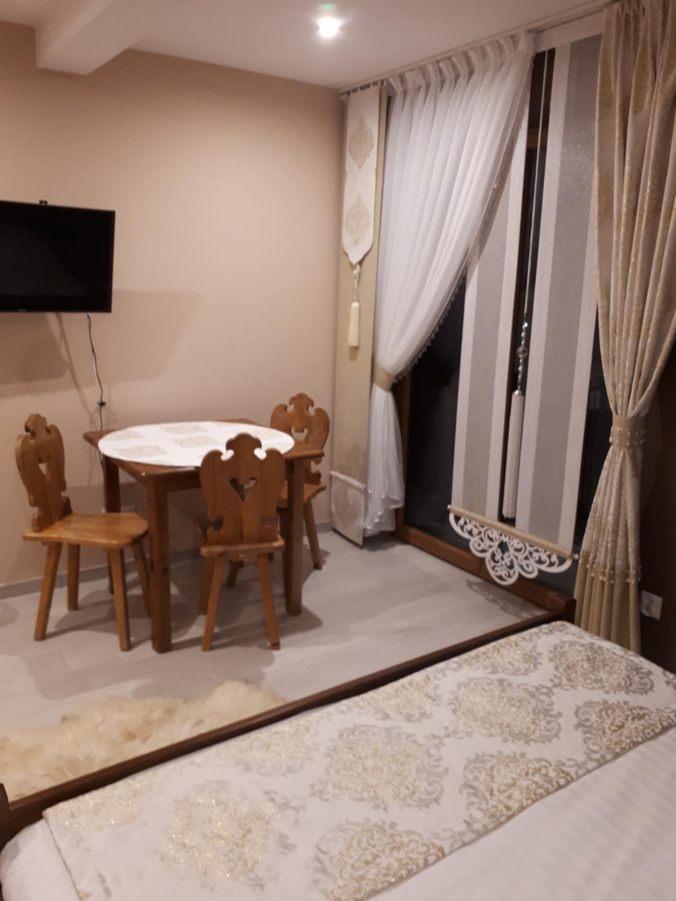 Double Room with Mountain View - Photo 3