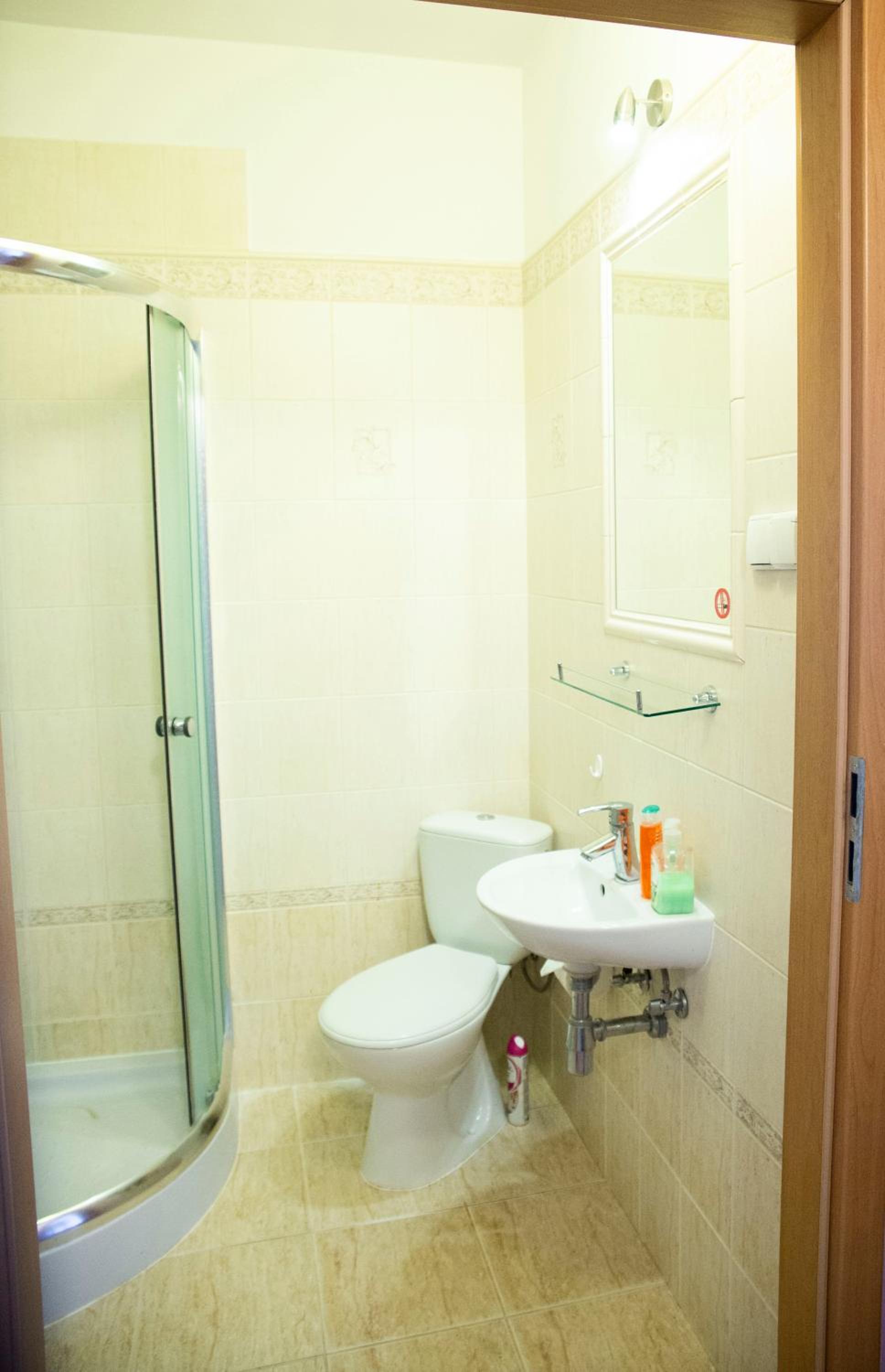 Double Room with River View - Photo 4