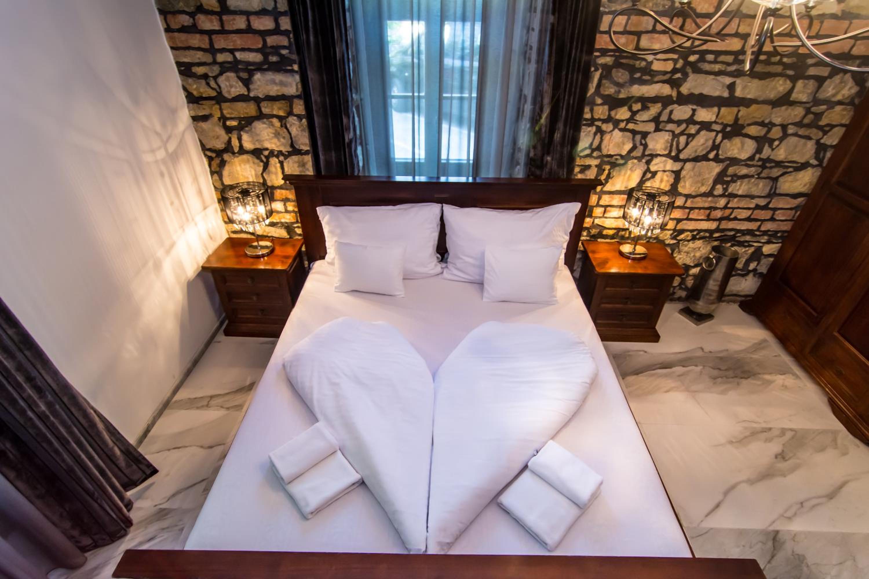 Deluxe Family Suite with Jacuzzi - Photo 1