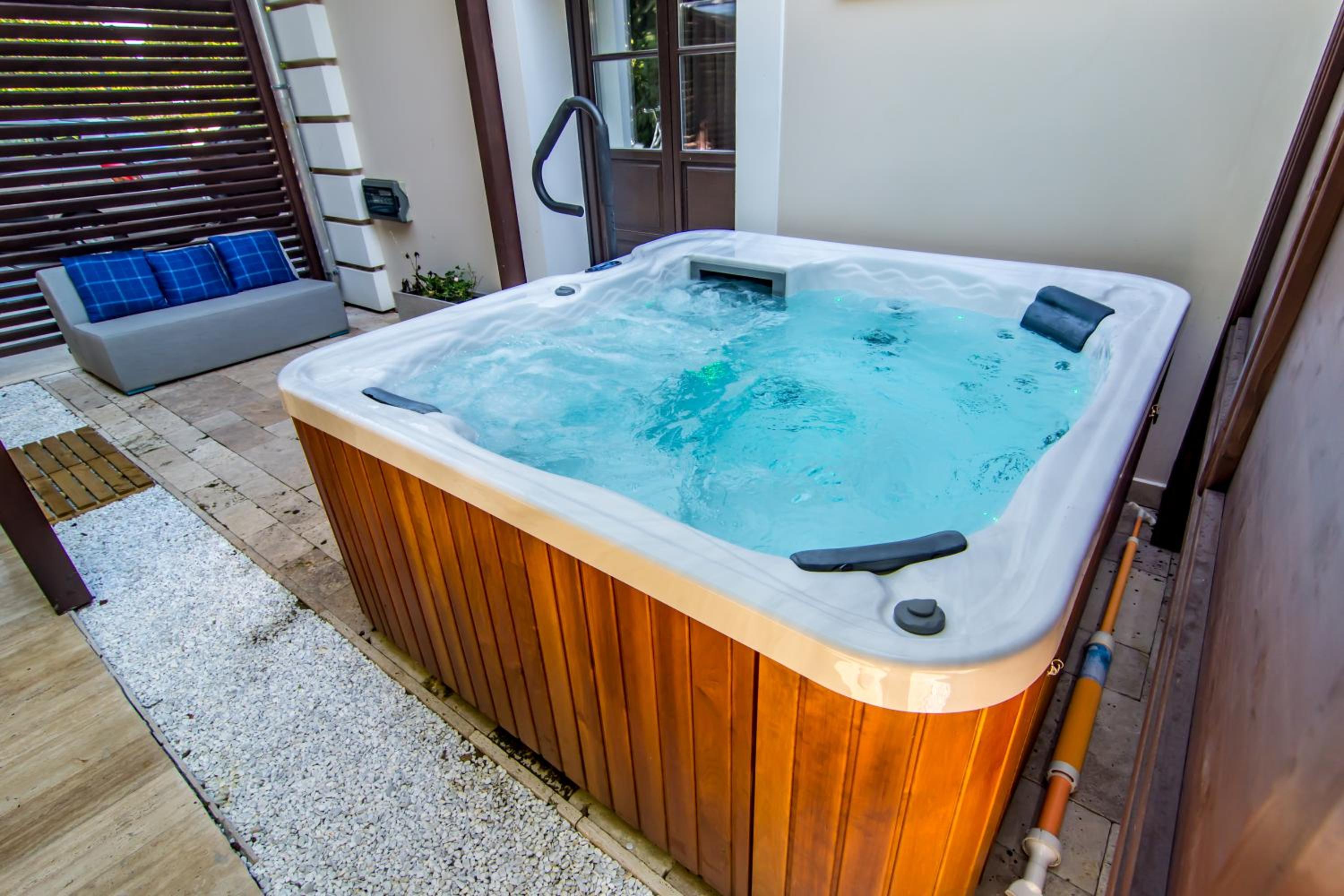 Deluxe Double Room with Jacuzzi  - Photo 15