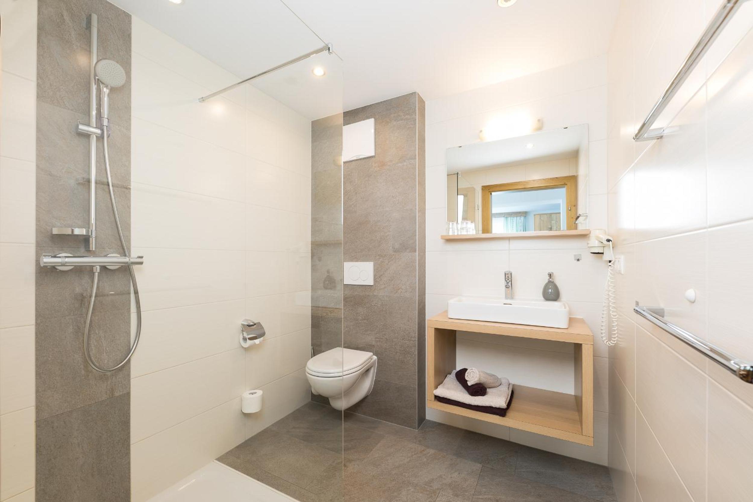 Comfort Double Room with Balcony - Photo 9