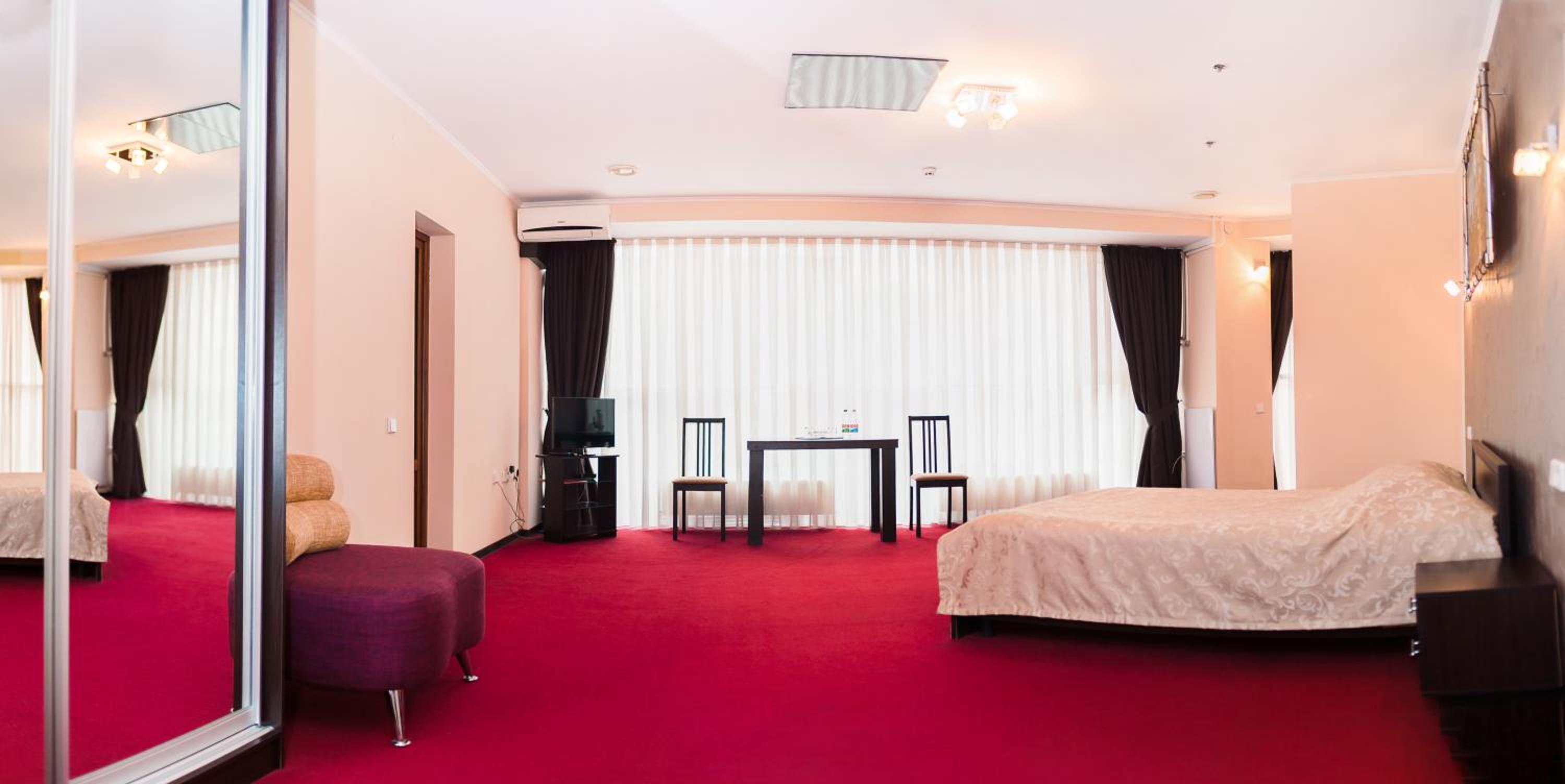 Large Double Room photo 1