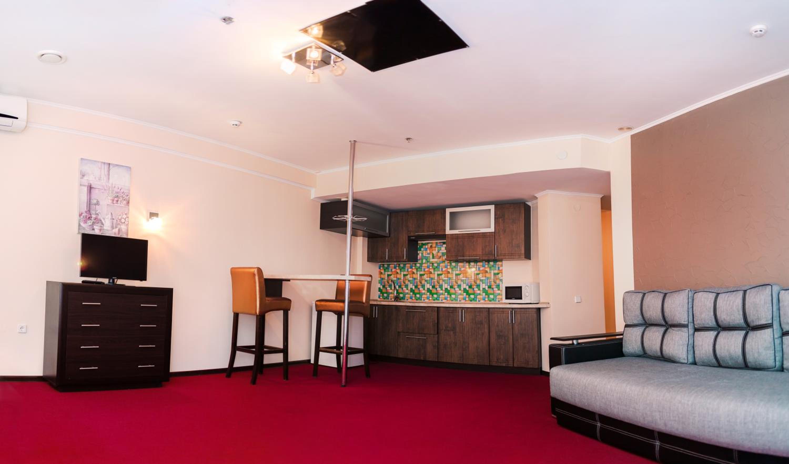 One-Bedroom Apartment With Kitchen photo 1