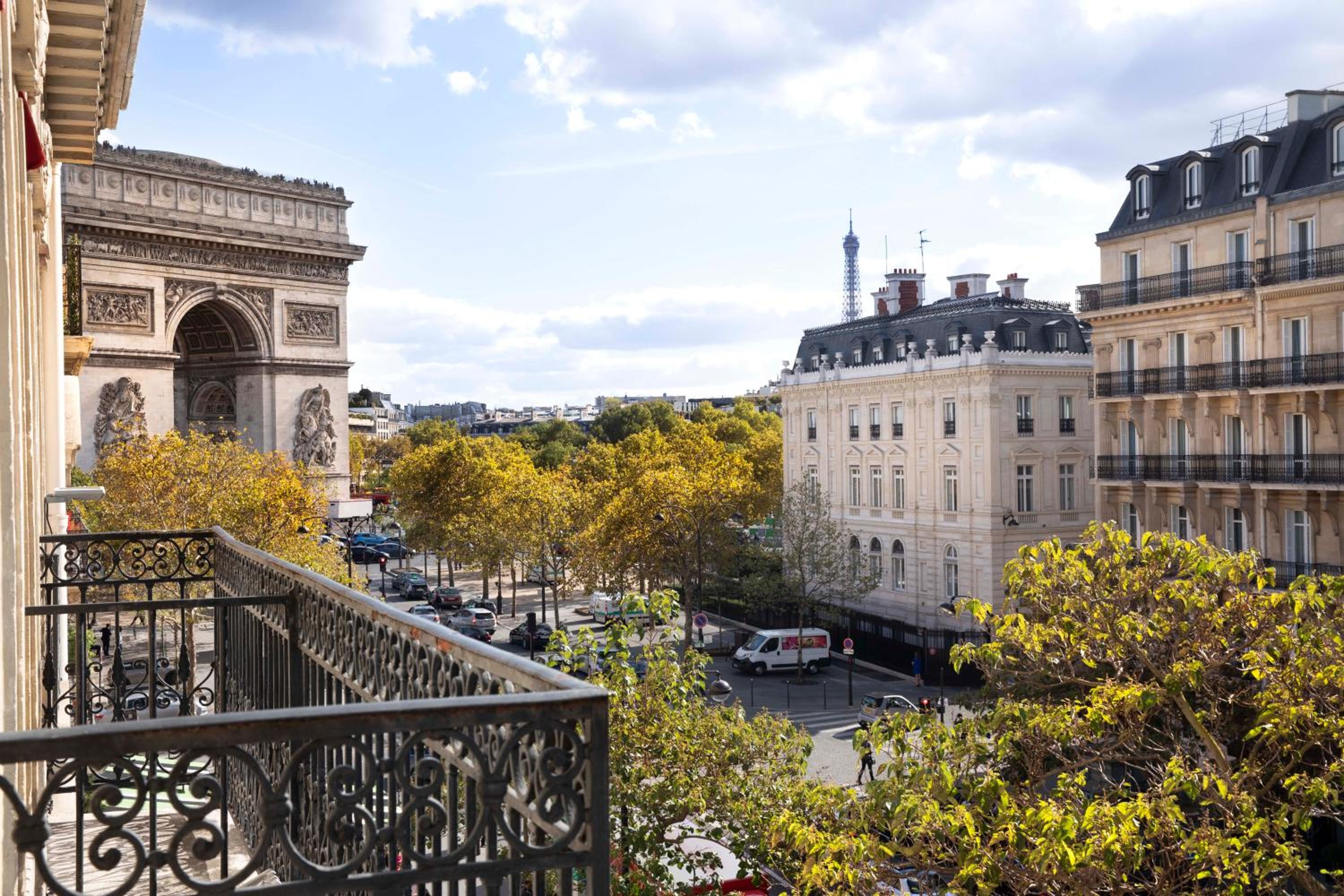 Superior Double Room With Balcony and Arc de Triomphe View photo 2