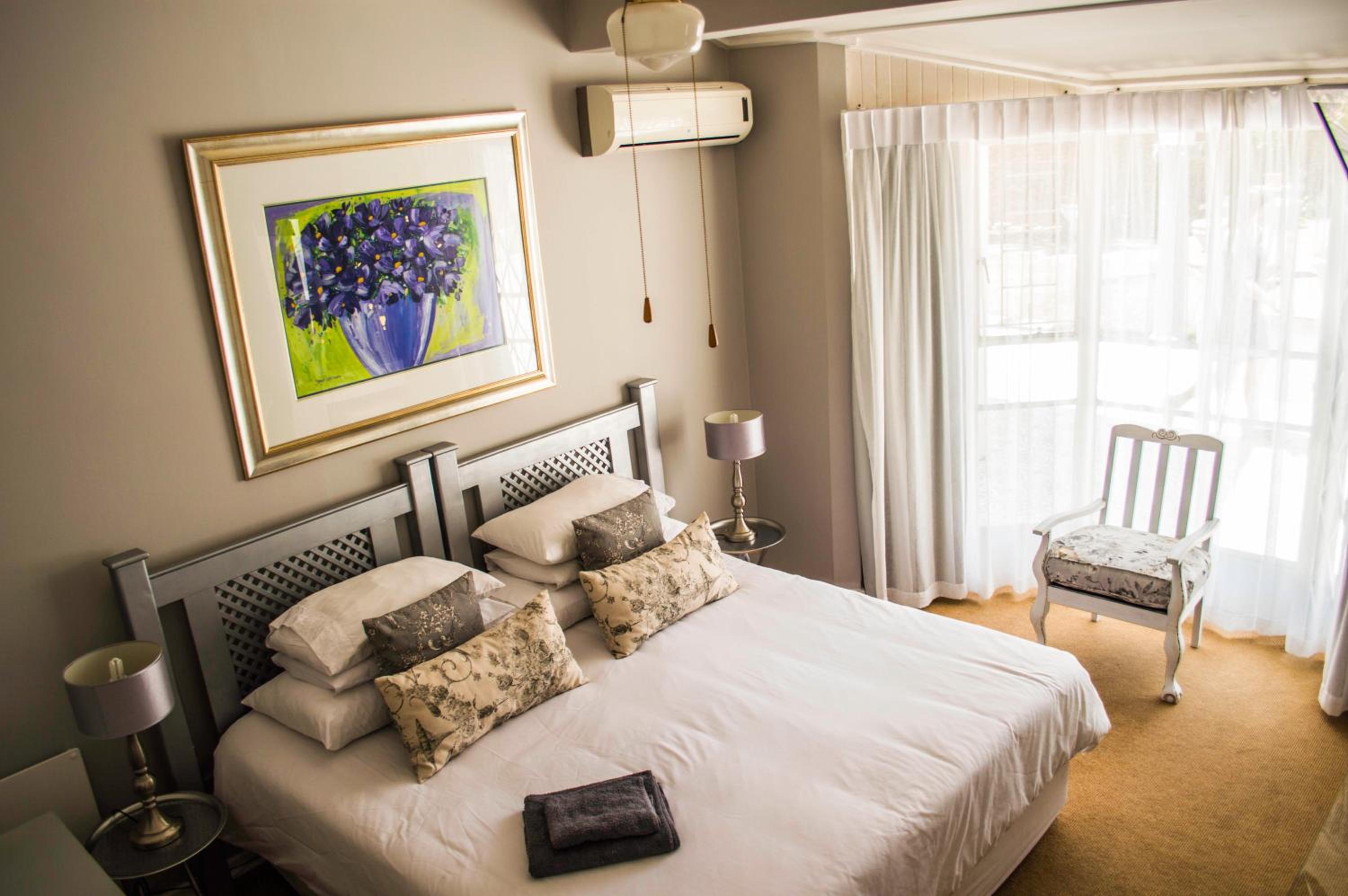 Queen Room with Garden View - Photo 1