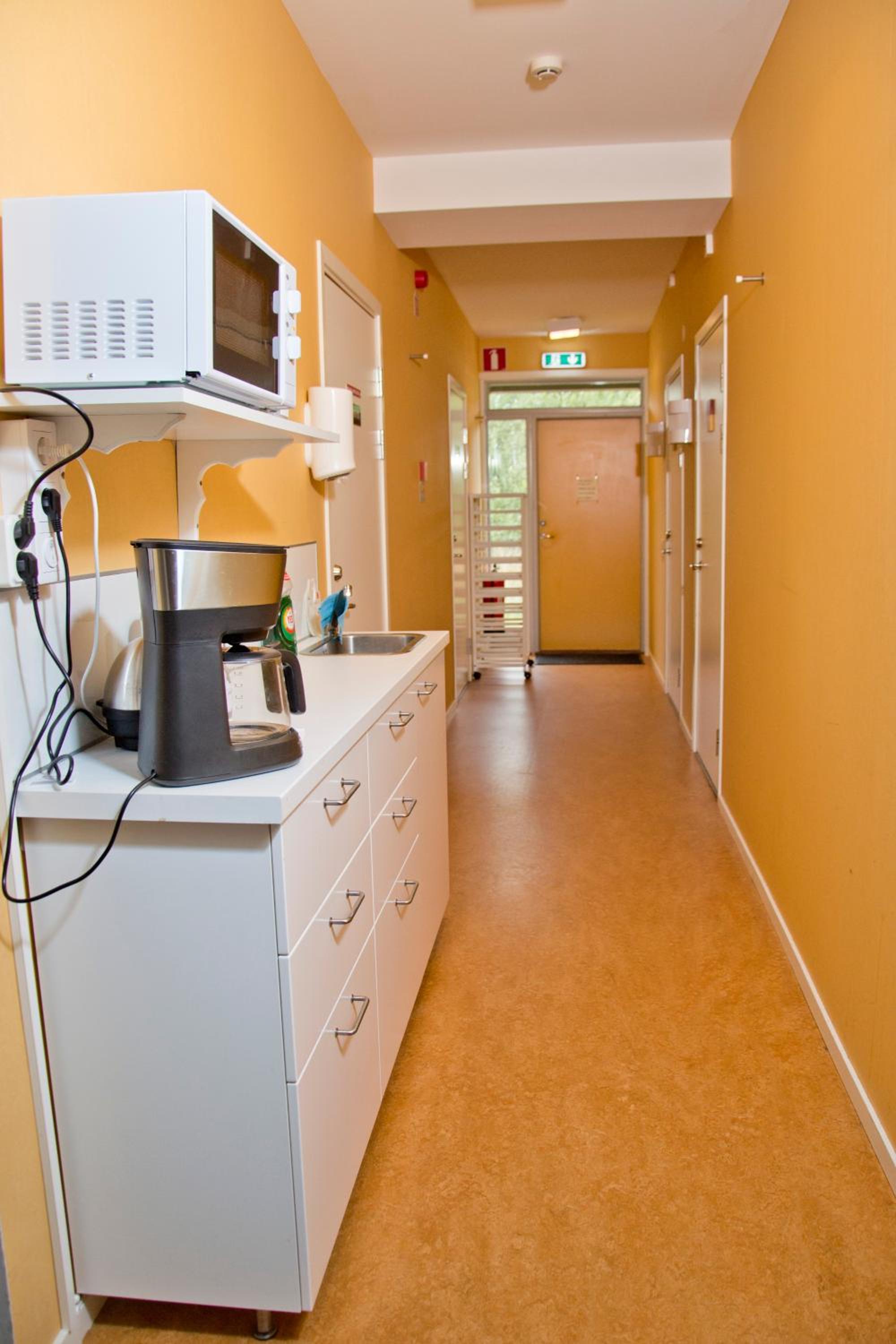Deluxe Double Room with Shower - Photo 8