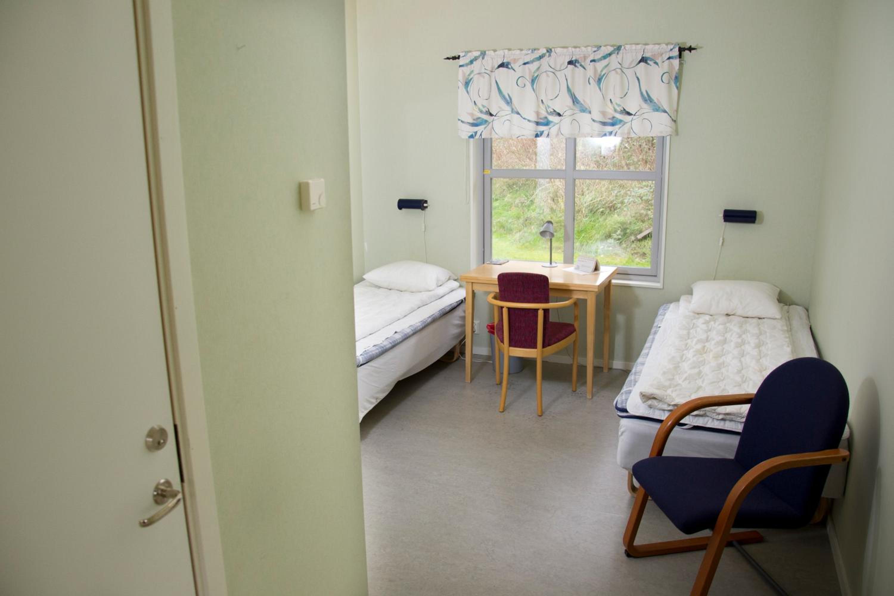 Deluxe Double Room with Shower - Photo 10
