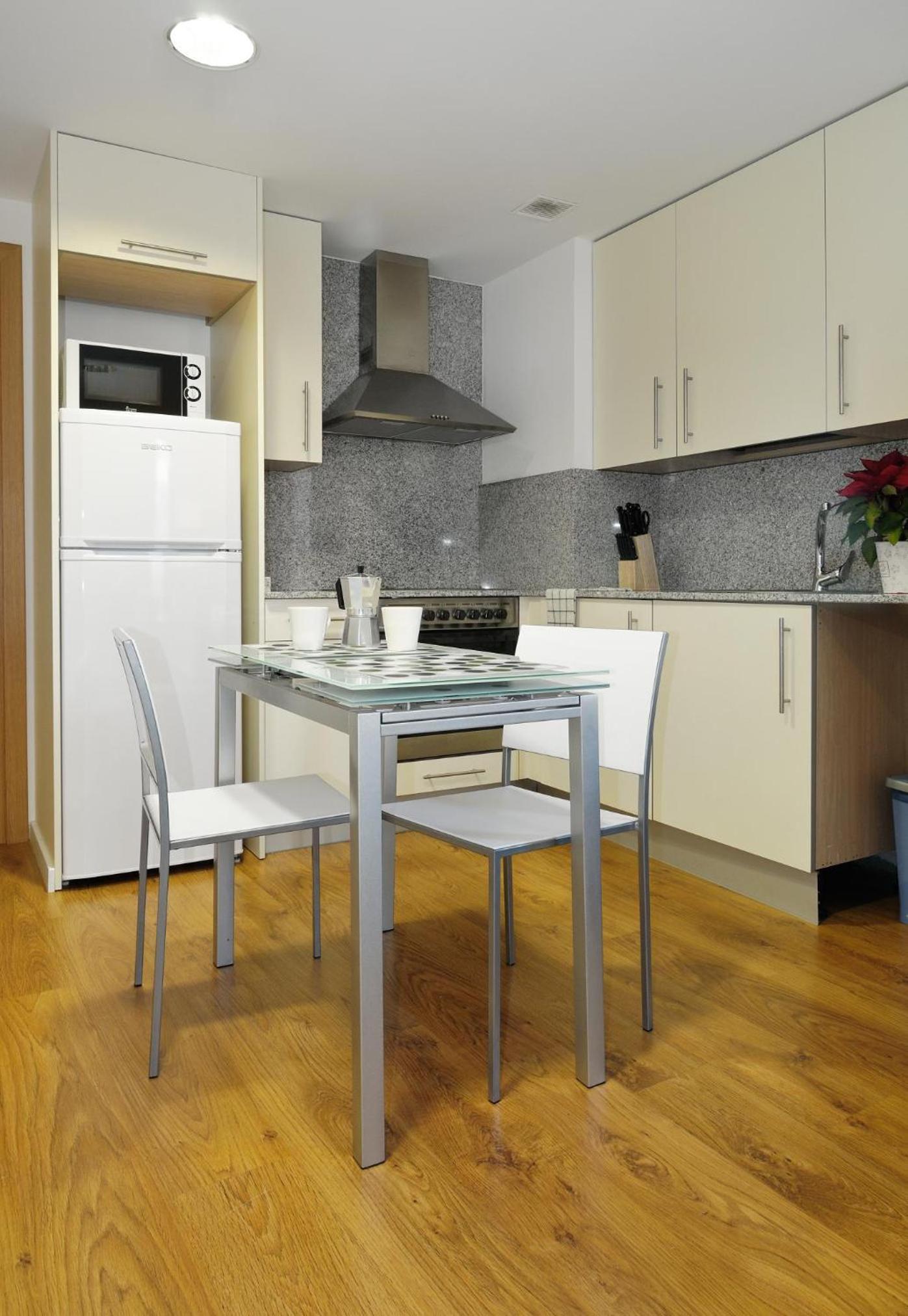 One-Bedroom Apartment - Photo 2
